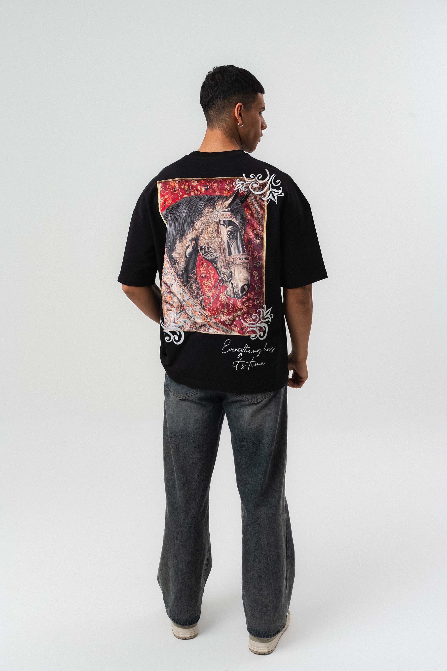 Everything Has Its Time Arkası Desenli Siyah Oversize Baskılı T-Shirt