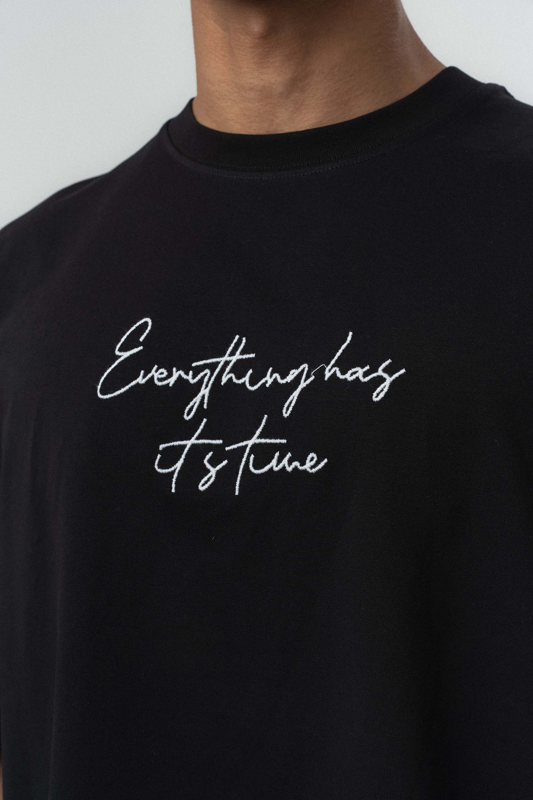 Everything Has Its Time Arkası Desenli Siyah Oversize Baskılı T-Shirt