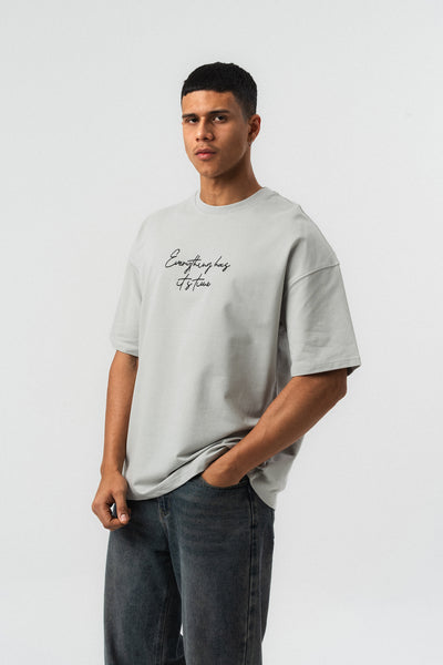Everything Has Its Time Arkası Desenli Gri Oversize Baskılı T-Shirt