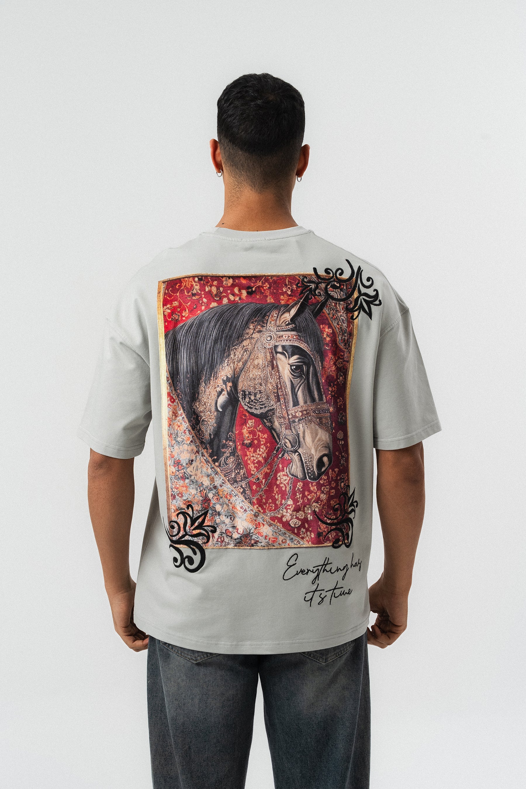 Everything Has Its Time Arkası Desenli Gri Oversize Baskılı T-Shirt