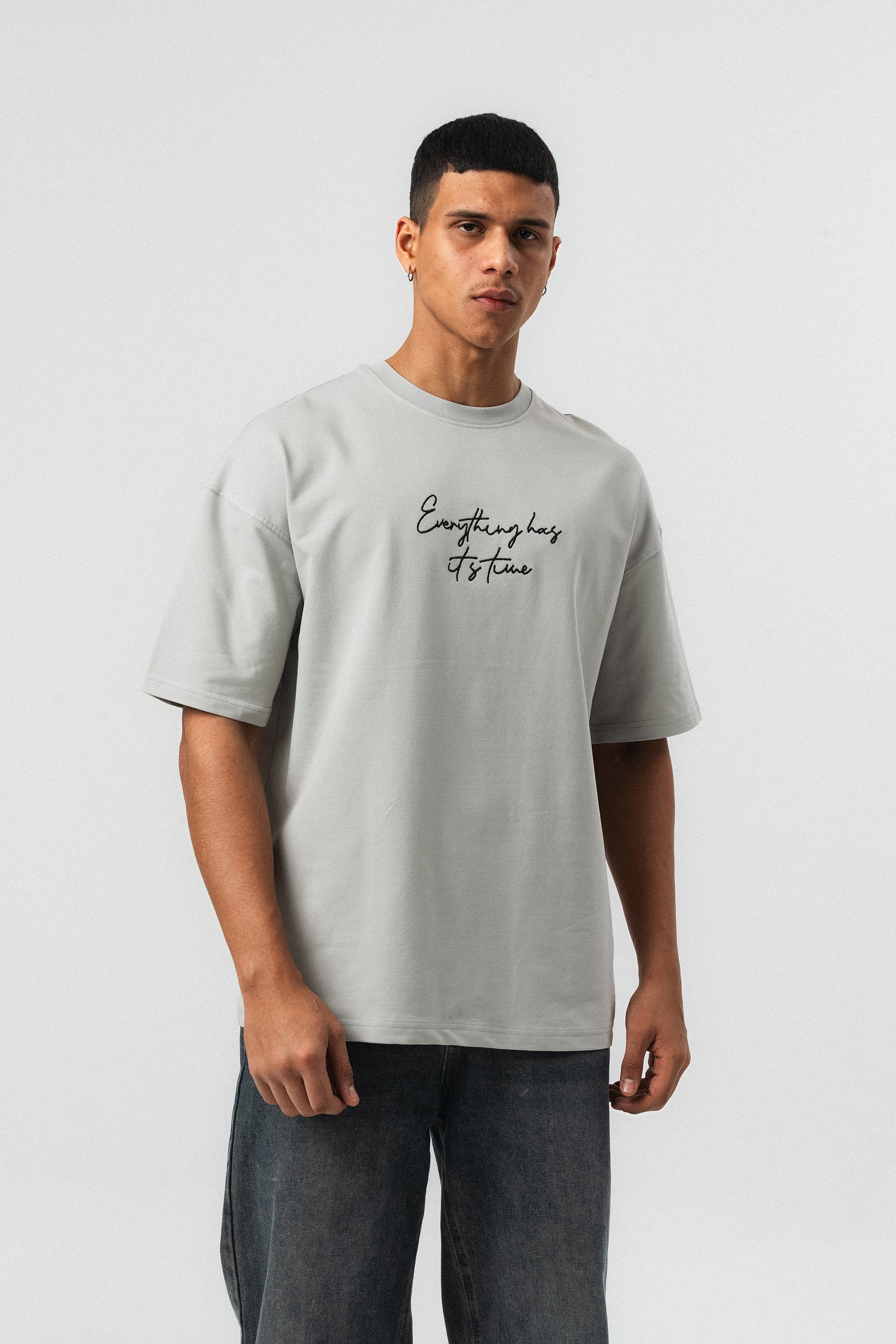 Everything Has Its Time Arkası Desenli Gri Oversize Baskılı T-Shirt