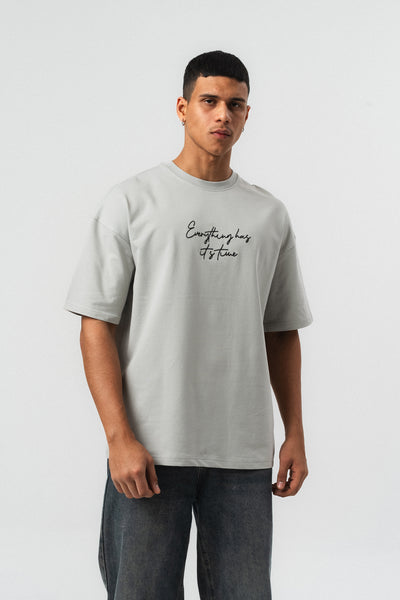 Everything Has Its Time Arkası Desenli Gri Oversize Baskılı T-Shirt