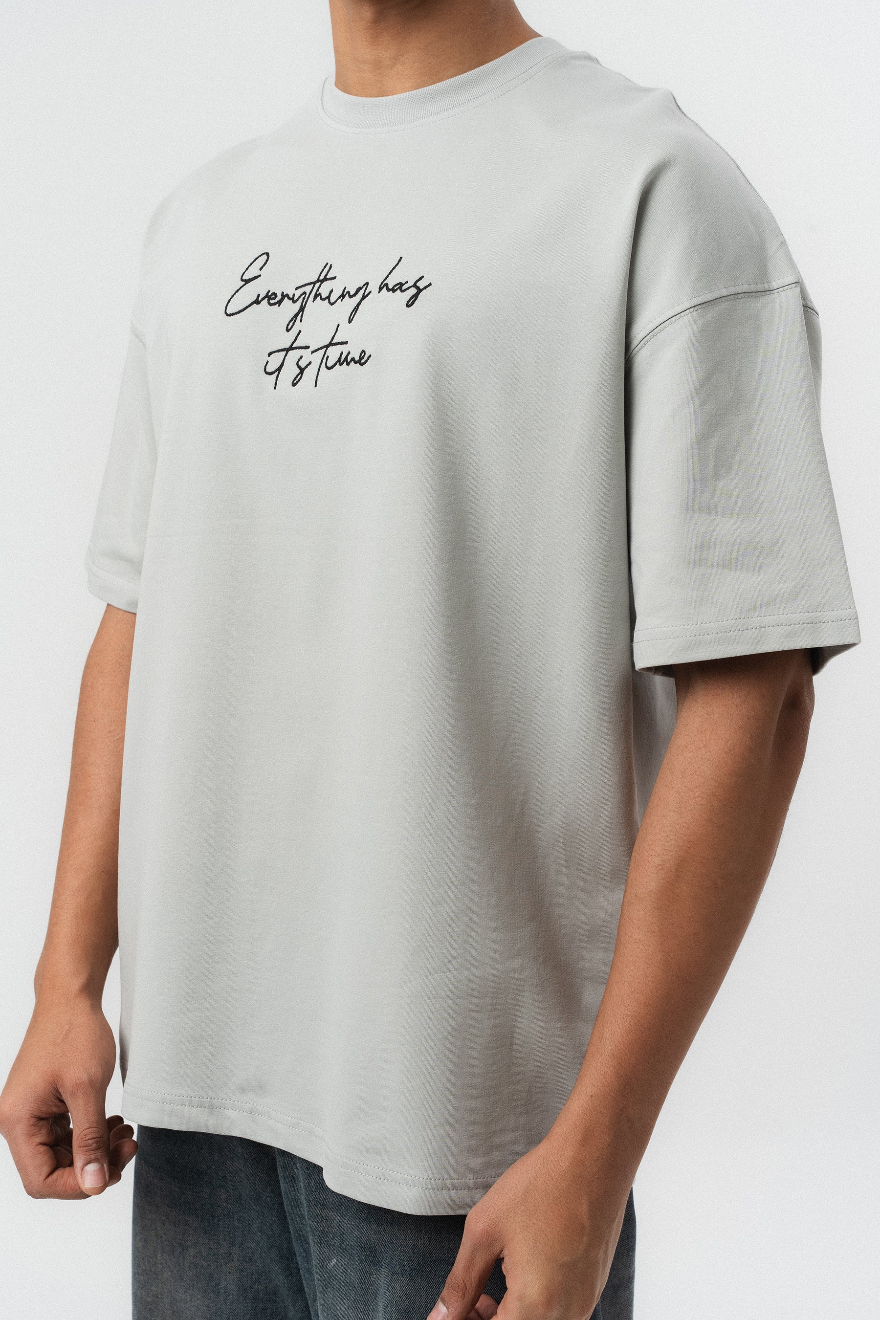 Everything Has Its Time Arkası Desenli Gri Oversize Baskılı T-Shirt