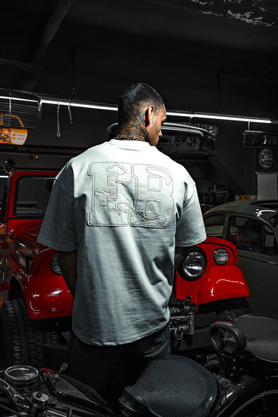 EB Aplike Nakışlı Oversize Beyaz T-Shirt