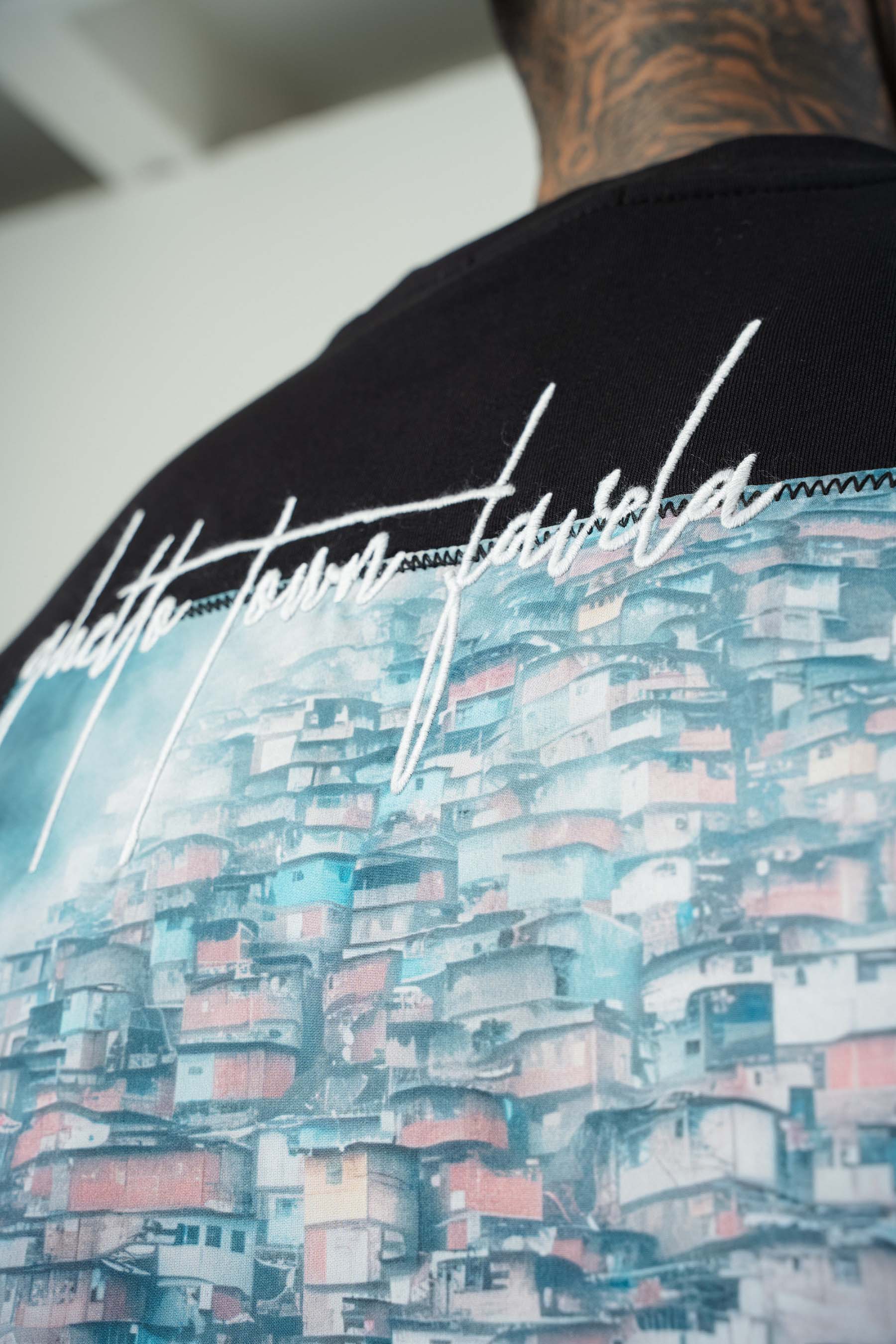 Favela Baskılı Siyah Oversize T-Shirt