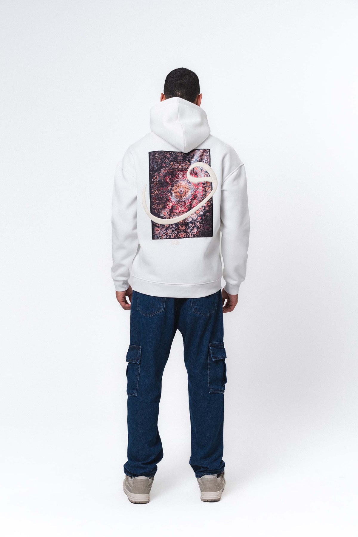 Etnik Tasarım V Harfi Beyaz Oversize Hoodie