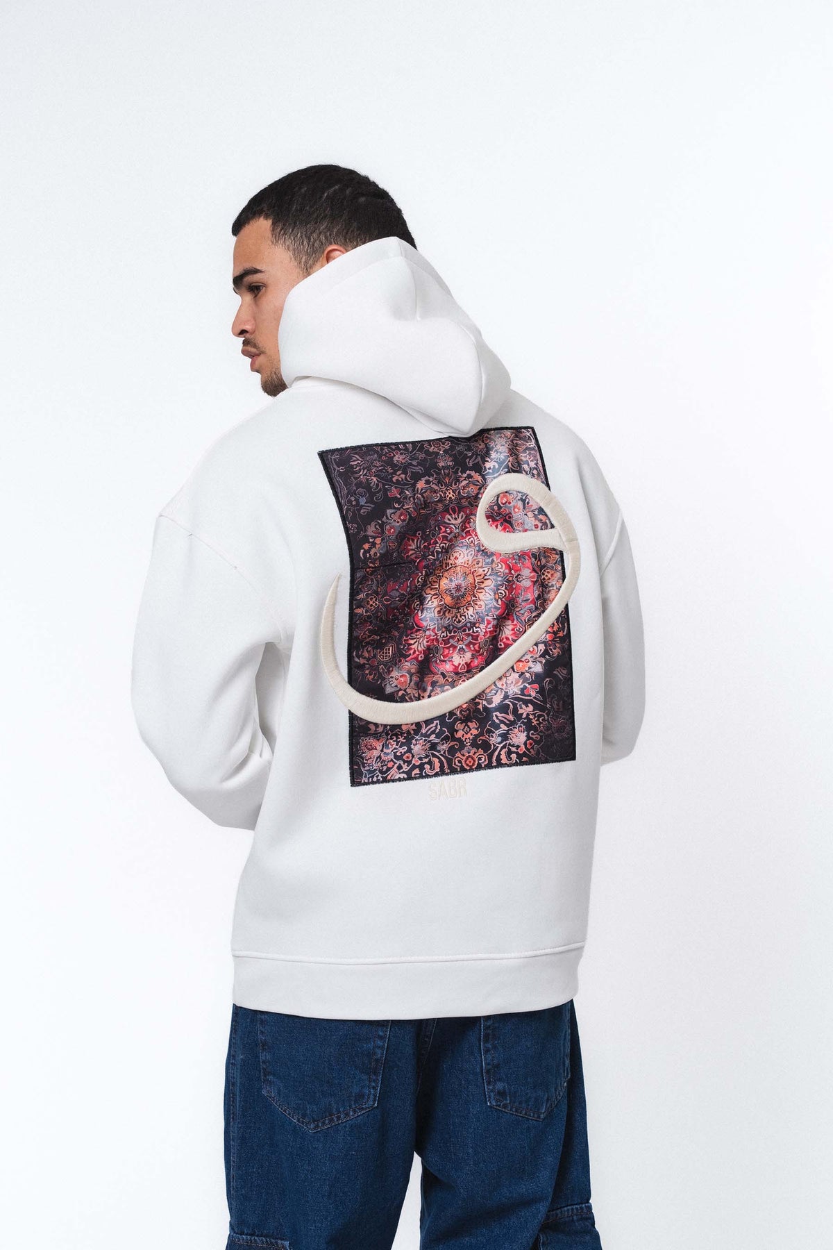 Etnik Tasarım V Harfi Beyaz Oversize Hoodie