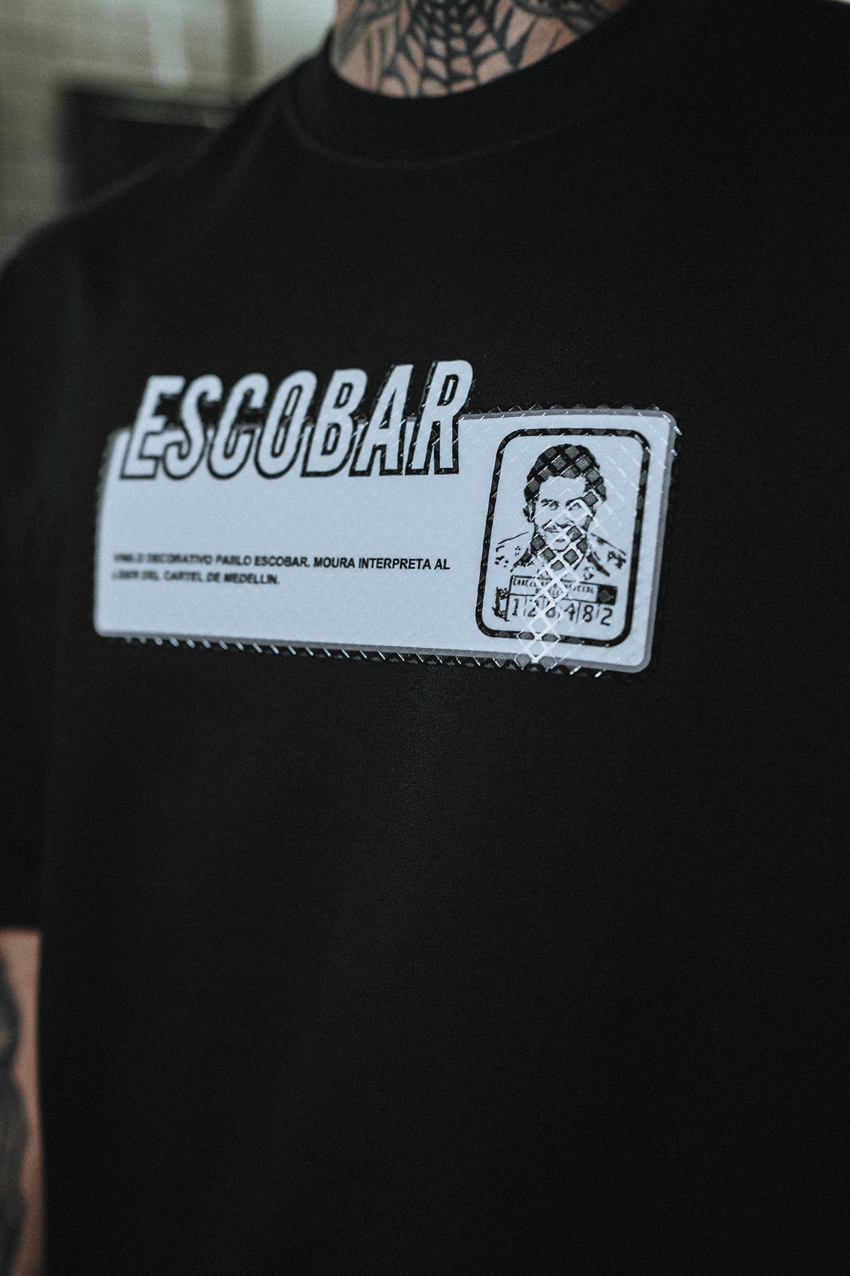 Escobar Ön Slikon Baskılı Oversize Siyah T-Shirt