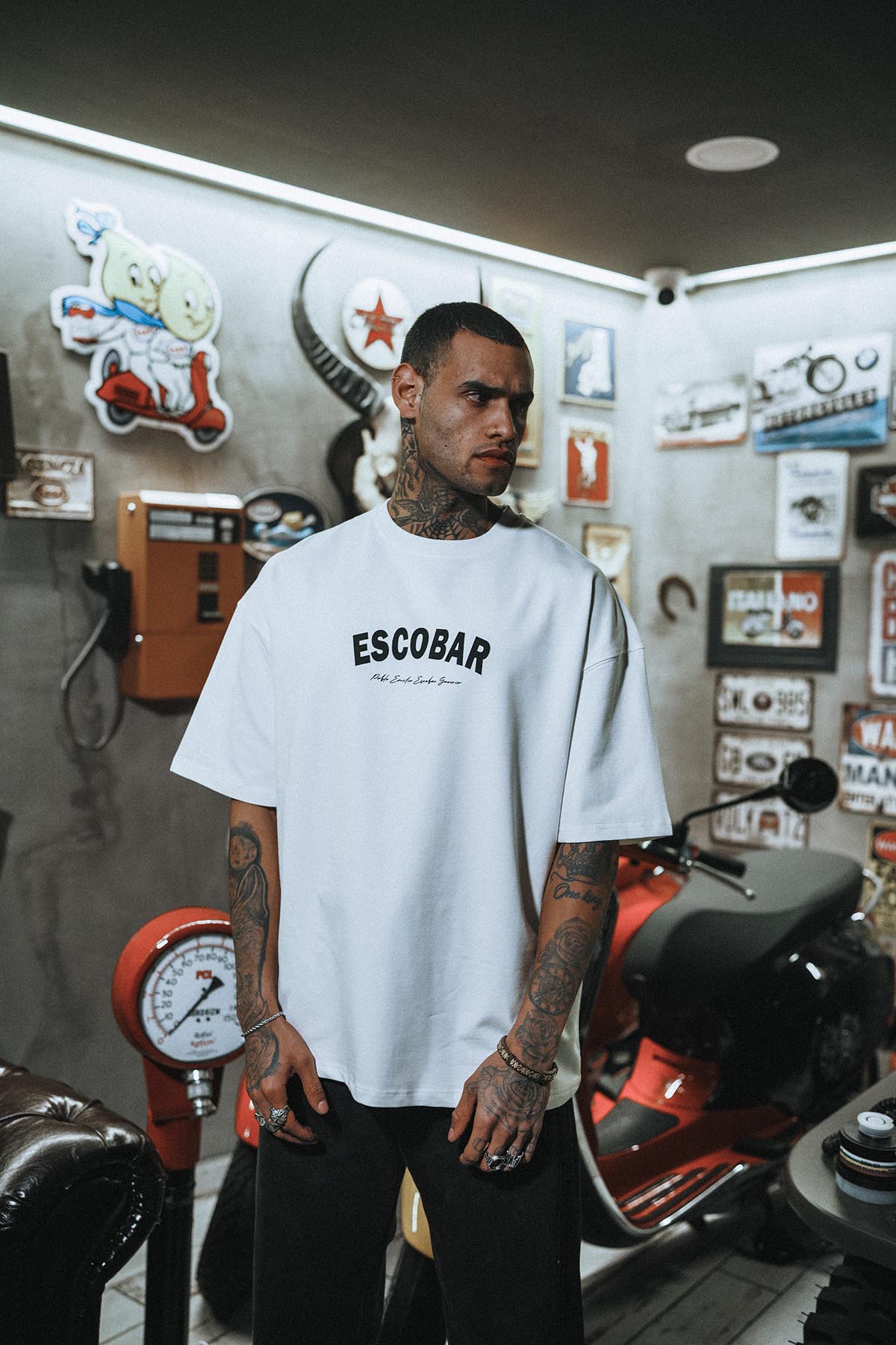 Escobar Patch Baskılı Oversize Beyaz T-Shirt