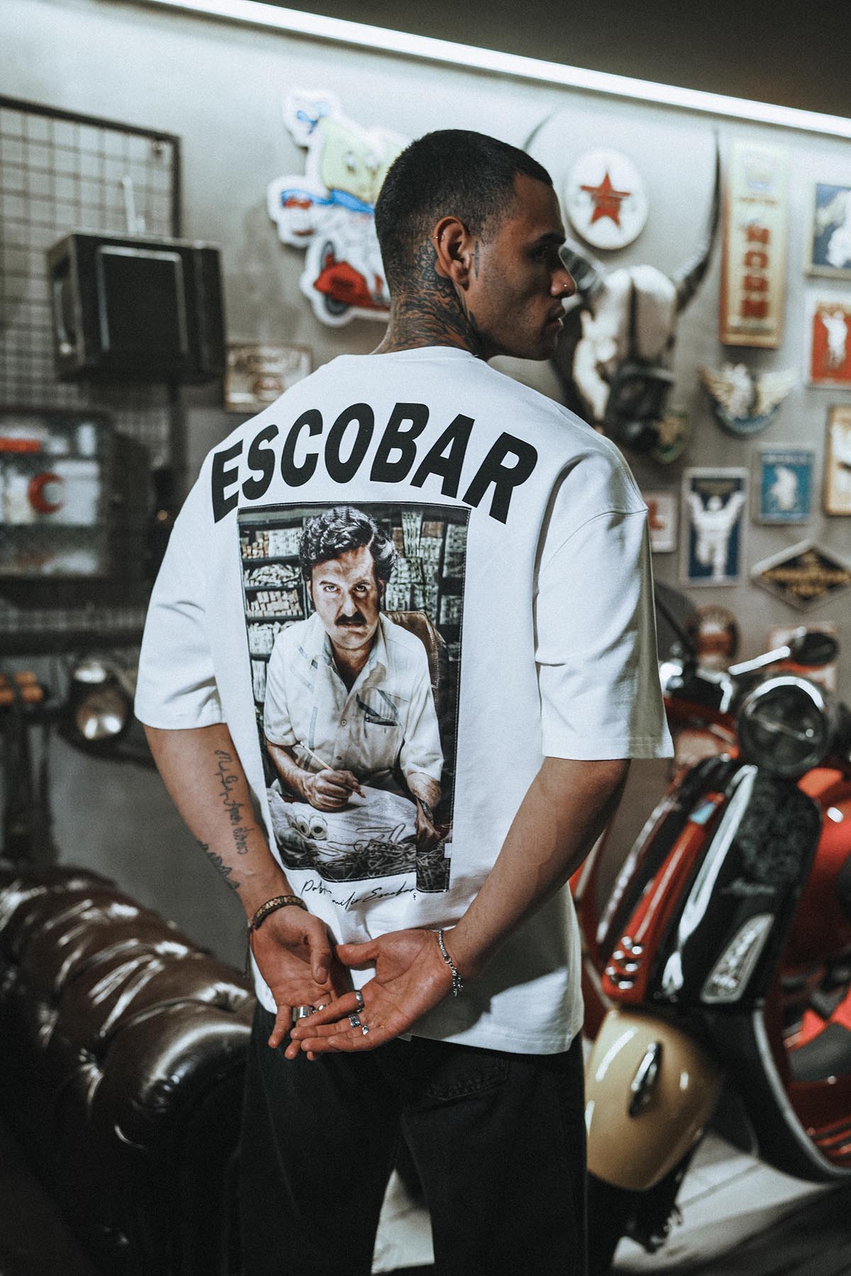 Escobar Patch Baskılı Oversize Beyaz T-Shirt