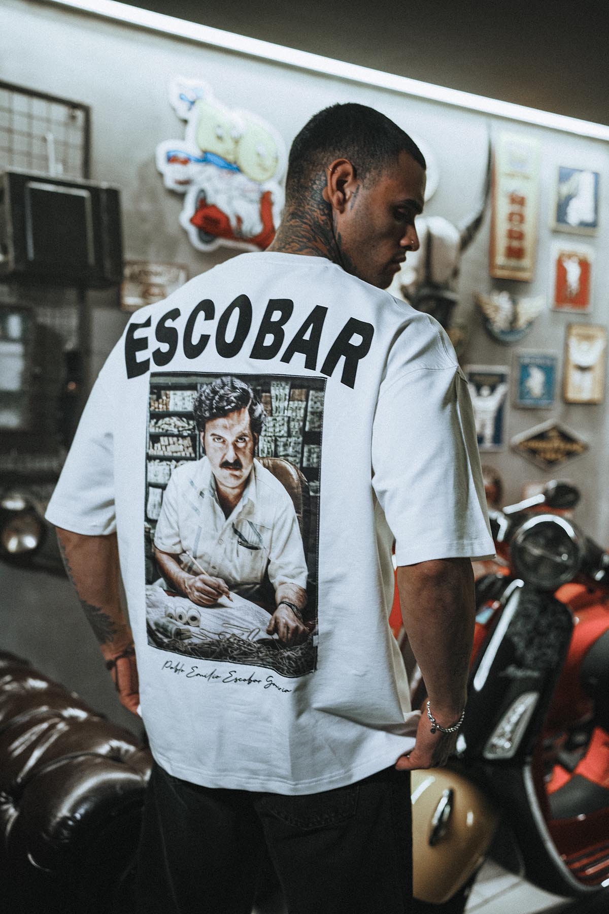 Escobar Patch Baskılı Oversize Beyaz T-Shirt