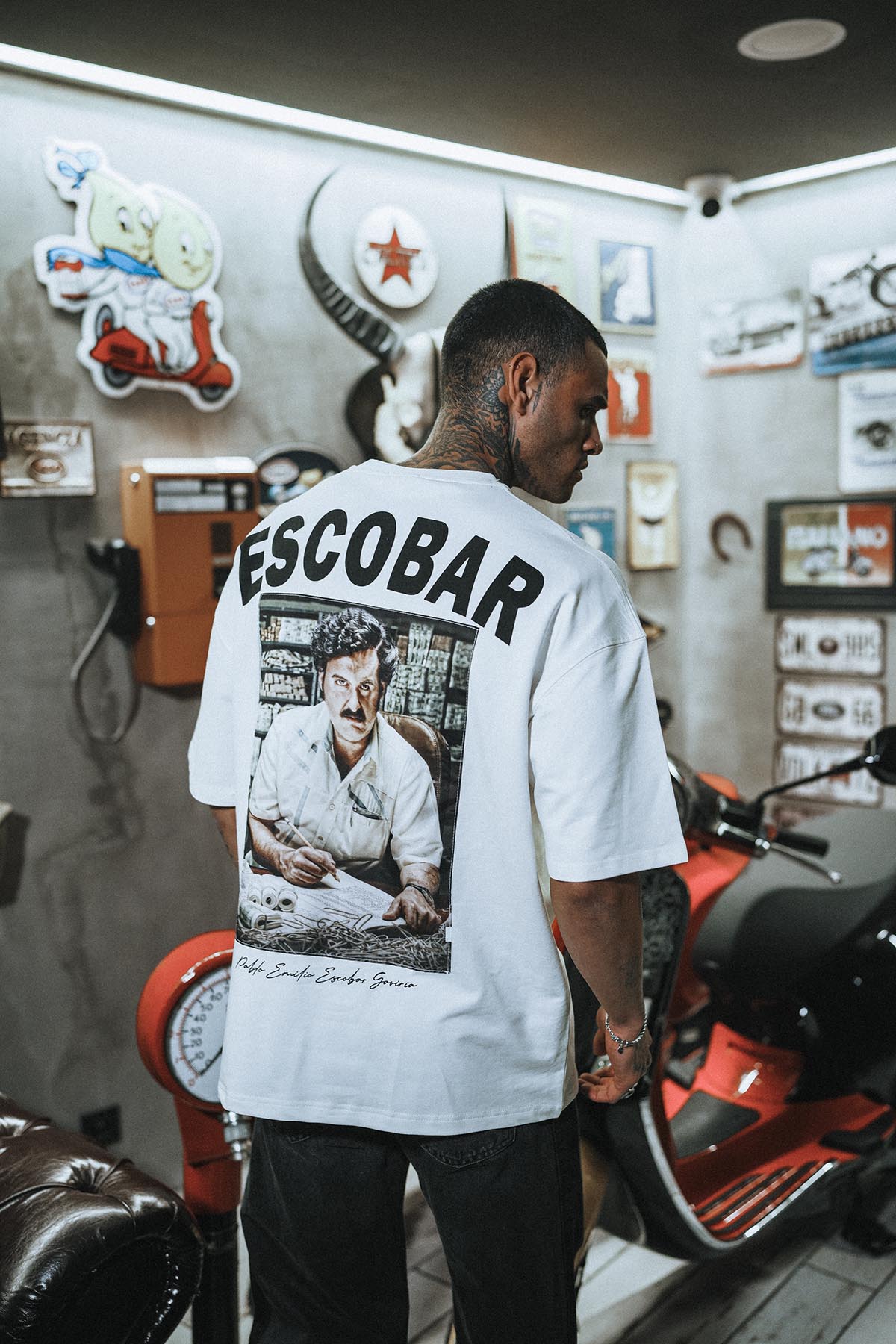 Escobar Patch Baskılı Oversize Beyaz T-Shirt