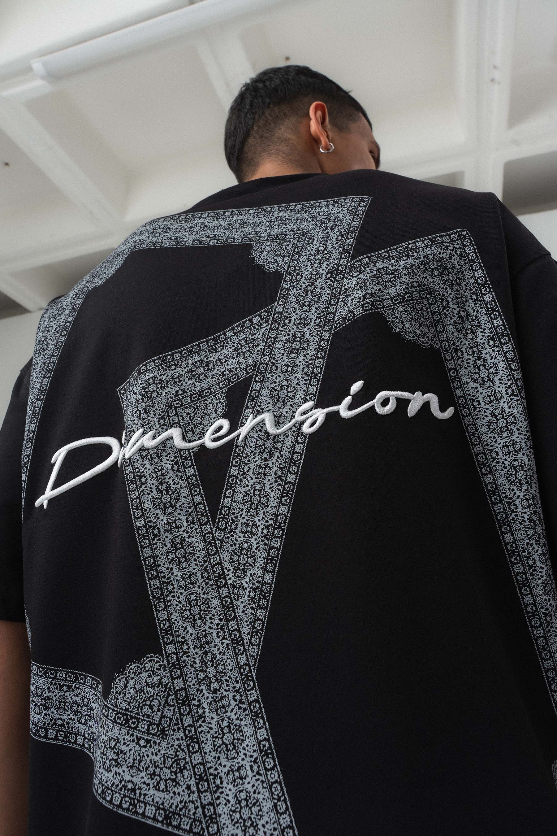 Etnik Desen Nakış Detaylı Siyah Oversize Baskılı T-Shirt