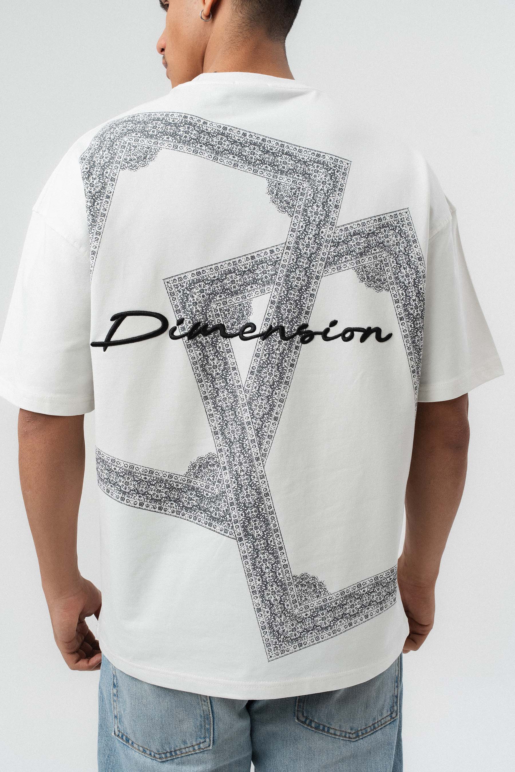 Etnik Desen Nakış Detaylı Beyaz Oversize Baskılı T-Shirt