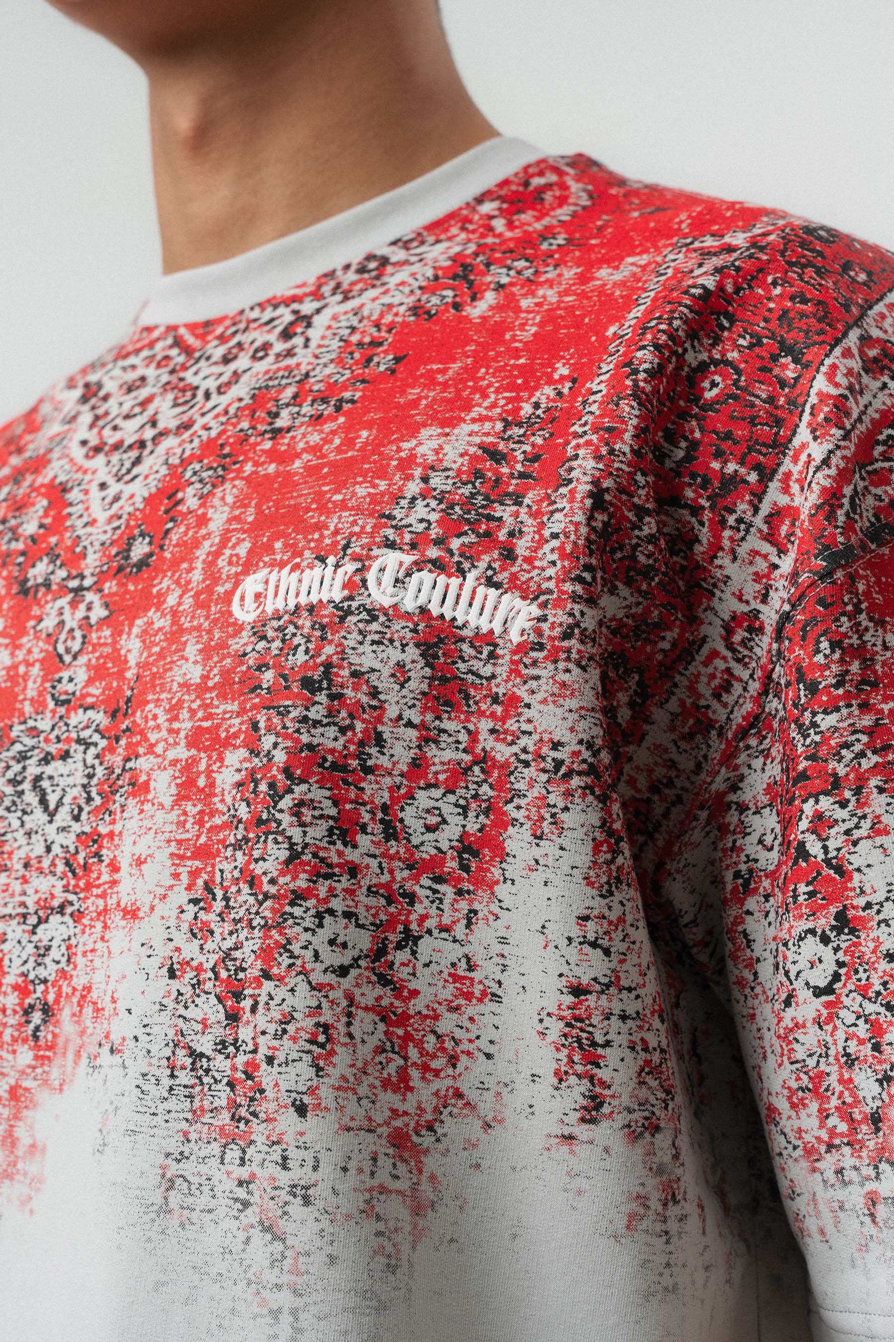 Etnik Desen Nakış Detaylı Kabartmalı Gri Oversize Baskılı T-Shirt