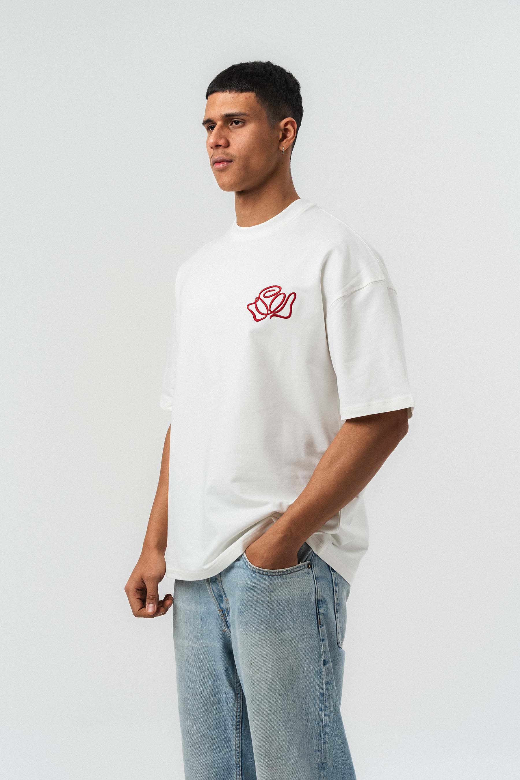 Etnik Desenli Nakış Detaylı Beyaz Oversize Baskılı T-Shirt