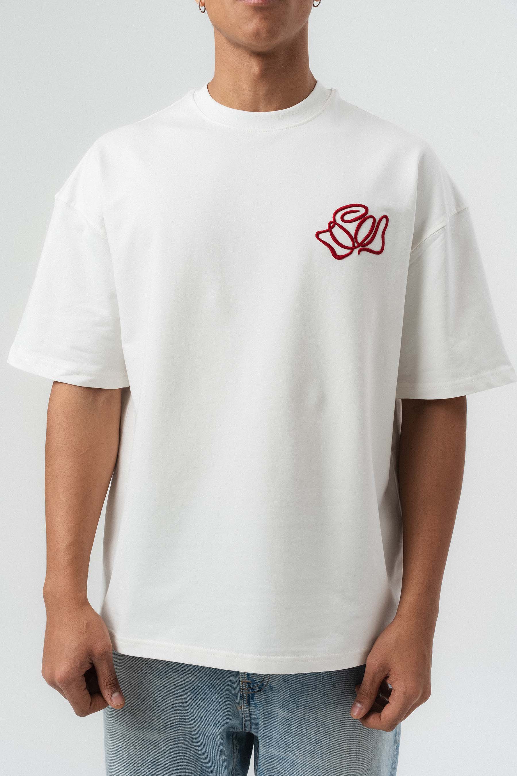 Etnik Desenli Nakış Detaylı Beyaz Oversize Baskılı T-Shirt