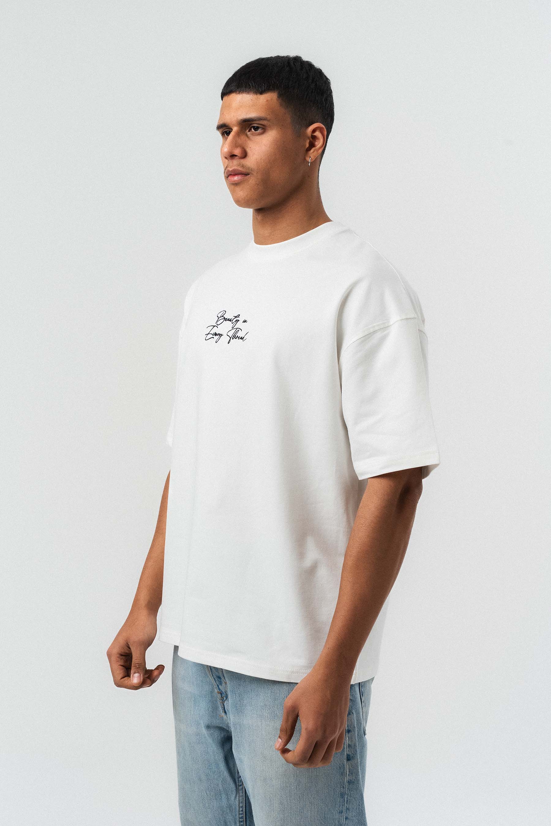 Etnik Desenli Nakış Detaylı Beyaz Oversize Baskılı T-Shirt