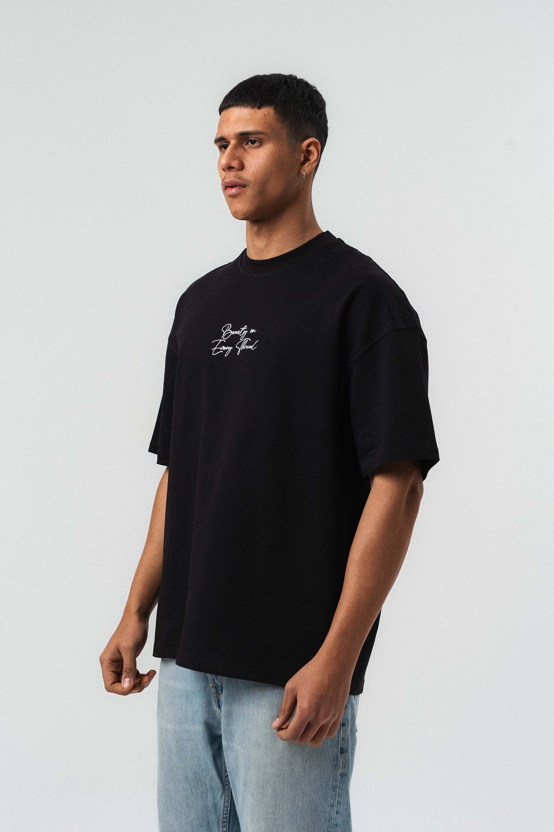 Etnik Desenli Nakış Detaylı Siyah Oversize Baskılı T-Shirt