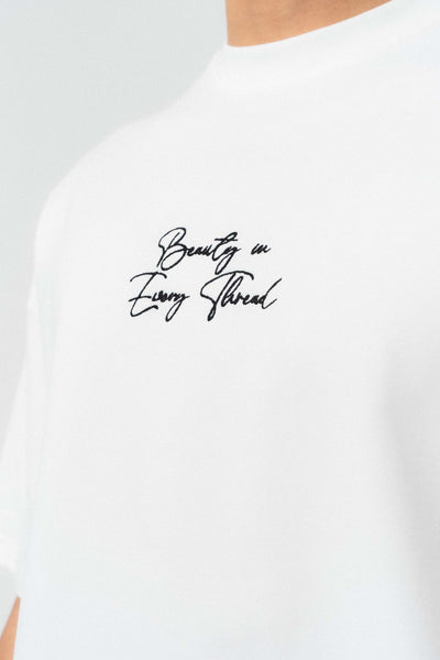 Etnik Desenli Nakış Detaylı Beyaz Oversize Baskılı T-Shirt