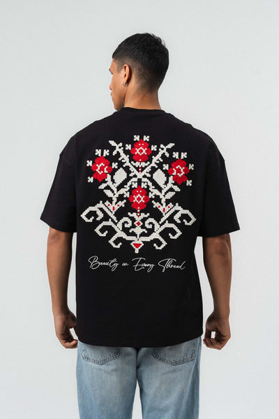 Etnik Desenli Nakış Detaylı Siyah Oversize Baskılı T-Shirt