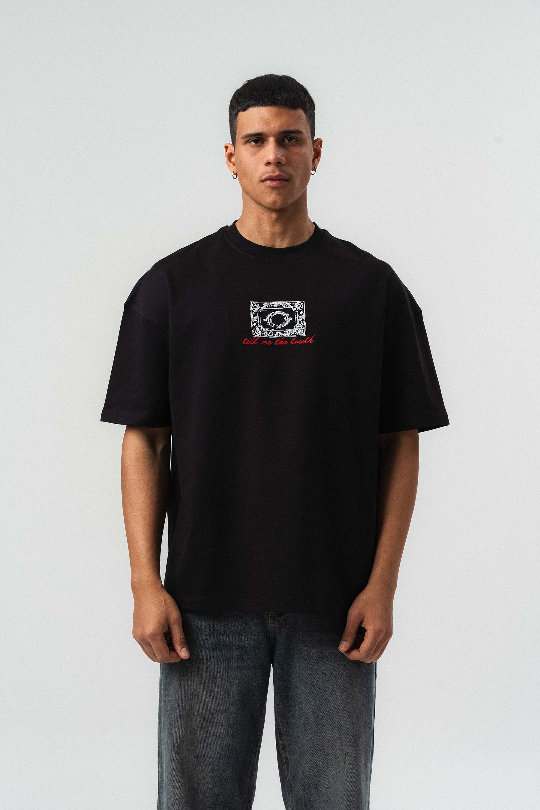 Tell me The Truth Nakış Detaylı Siyah Oversize Baskılı T-Shirt