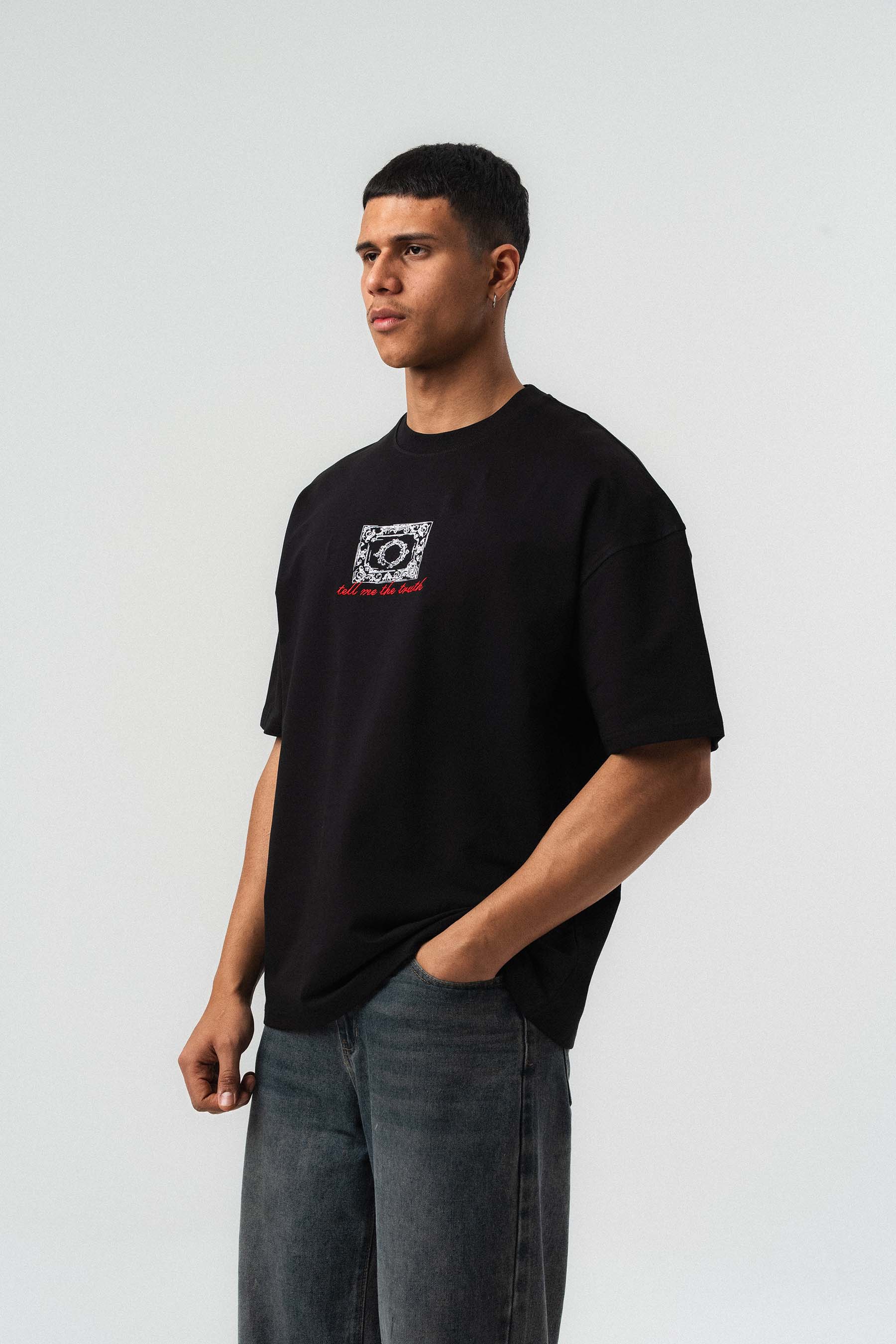 Tell me The Truth Nakış Detaylı Siyah Oversize Baskılı T-Shirt