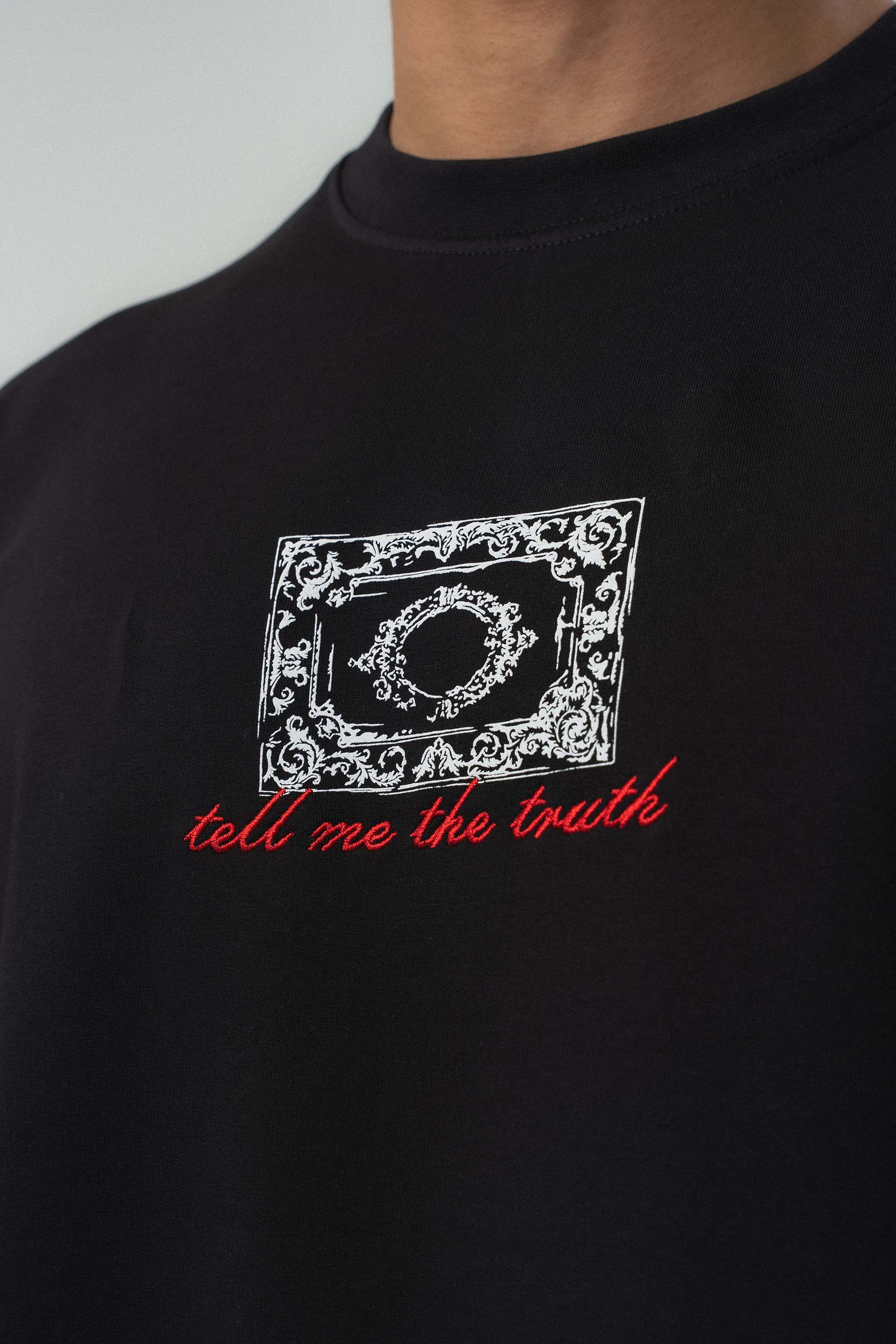 Tell me The Truth Nakış Detaylı Siyah Oversize Baskılı T-Shirt