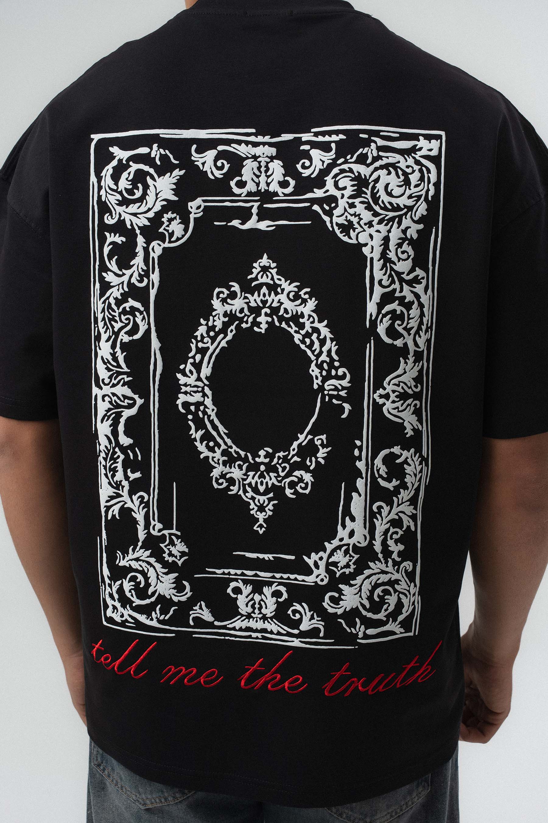 Tell me The Truth Nakış Detaylı Siyah Oversize Baskılı T-Shirt