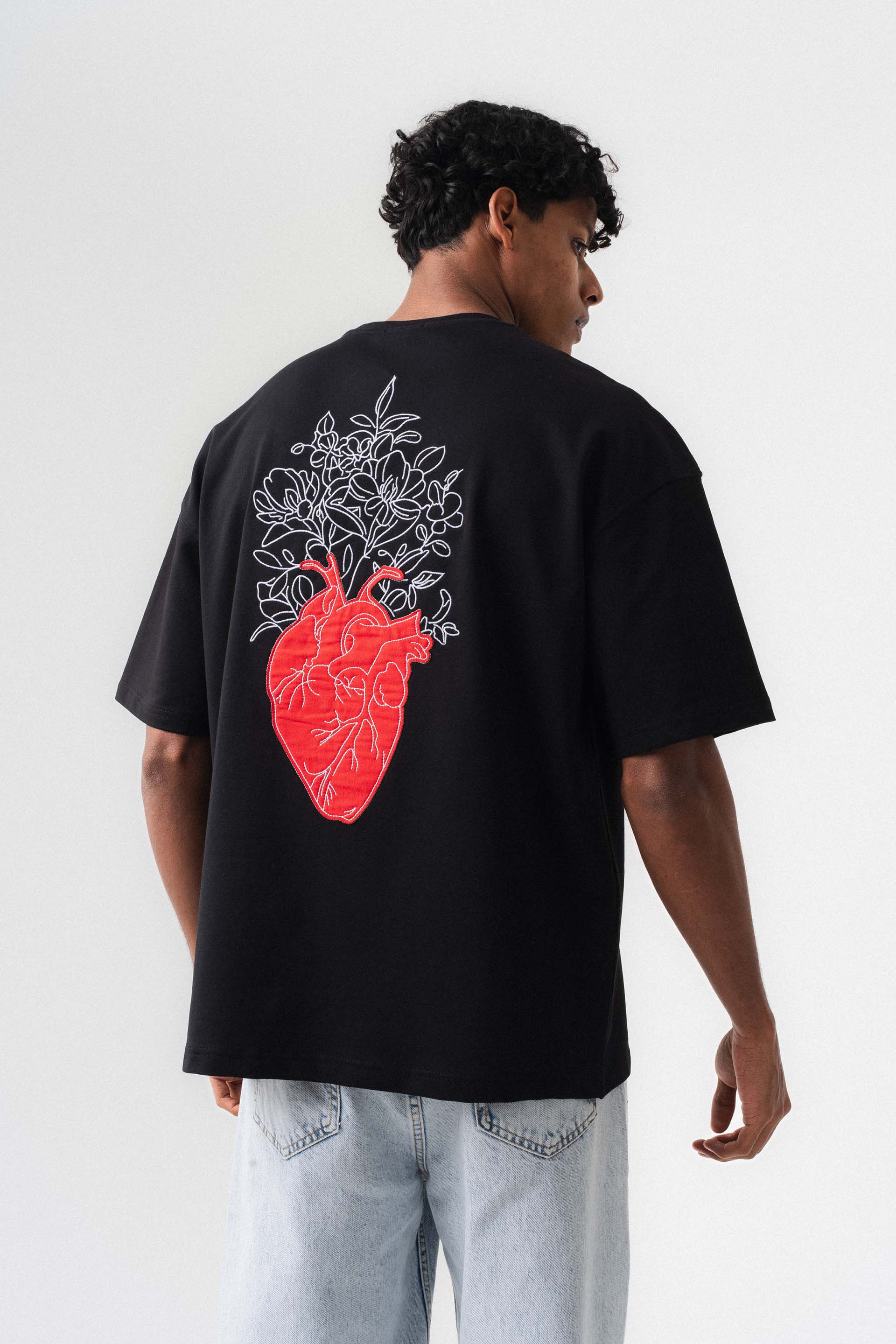 Who Holds My Heart Siyah Oversize Baskılı T-Shirt