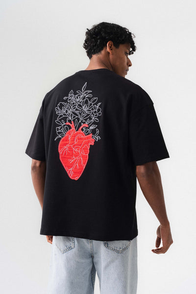 Who Holds My Heart Siyah Oversize Baskılı T-Shirt