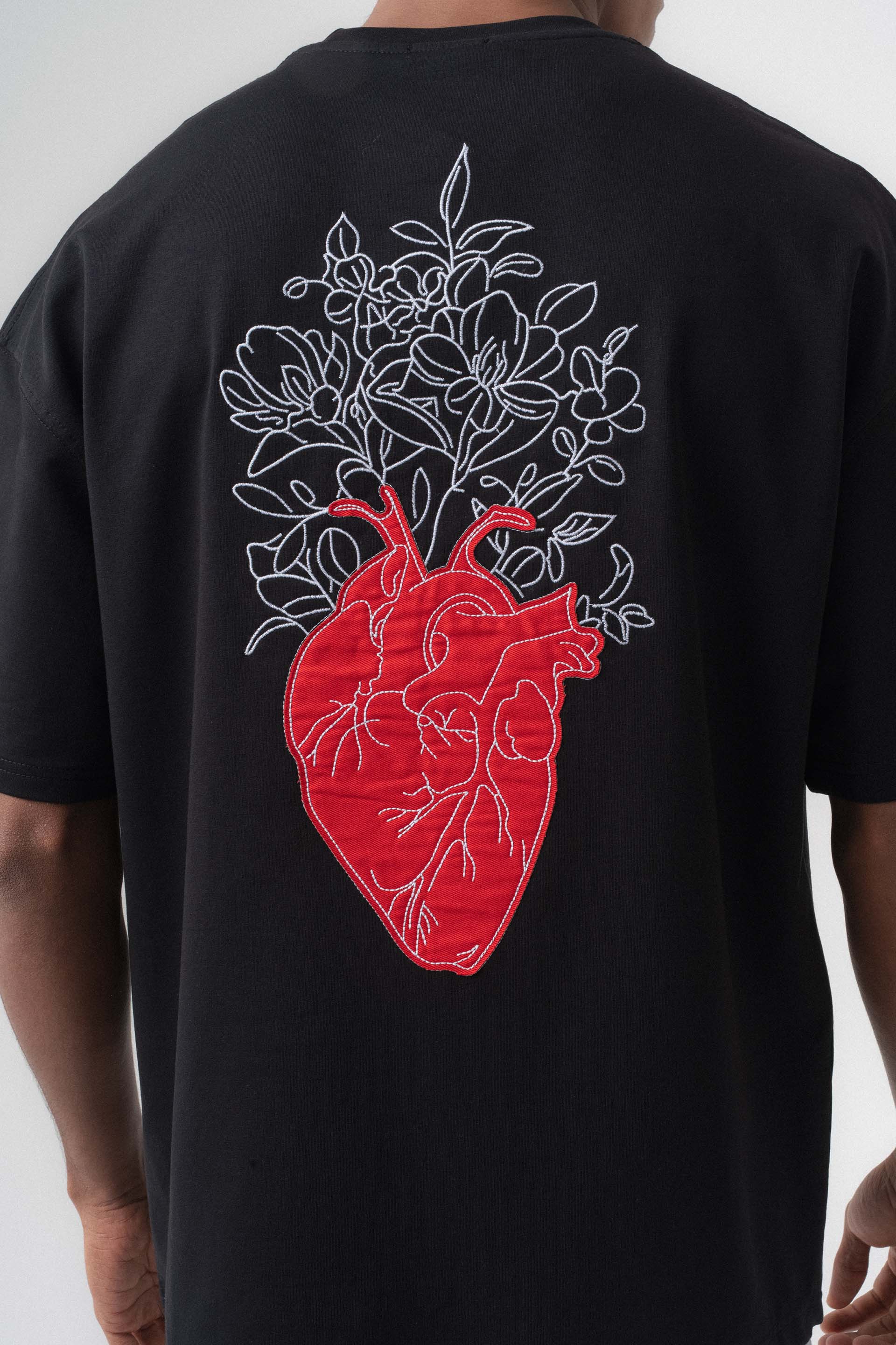 Who Holds My Heart Siyah Oversize Baskılı T-Shirt