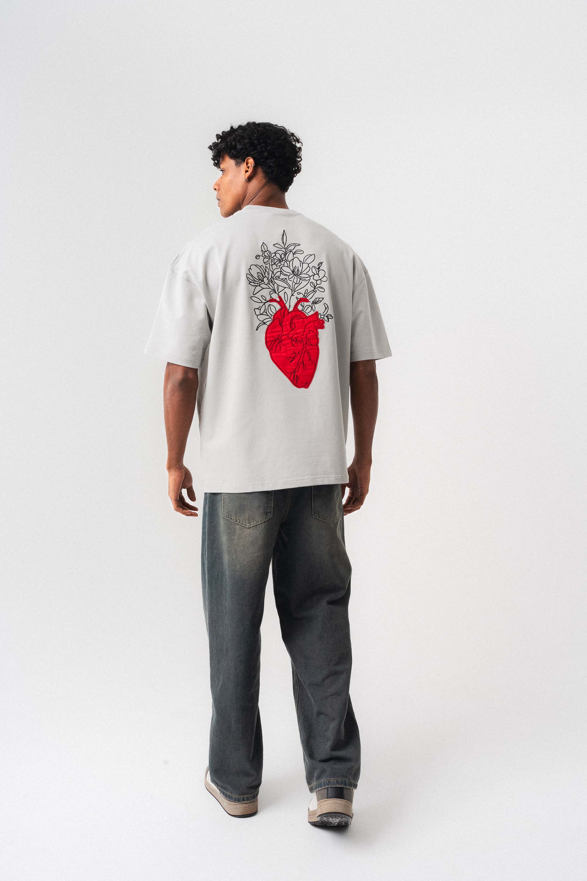 Who Holds My Heart Gri Oversize Baskılı T-Shirt