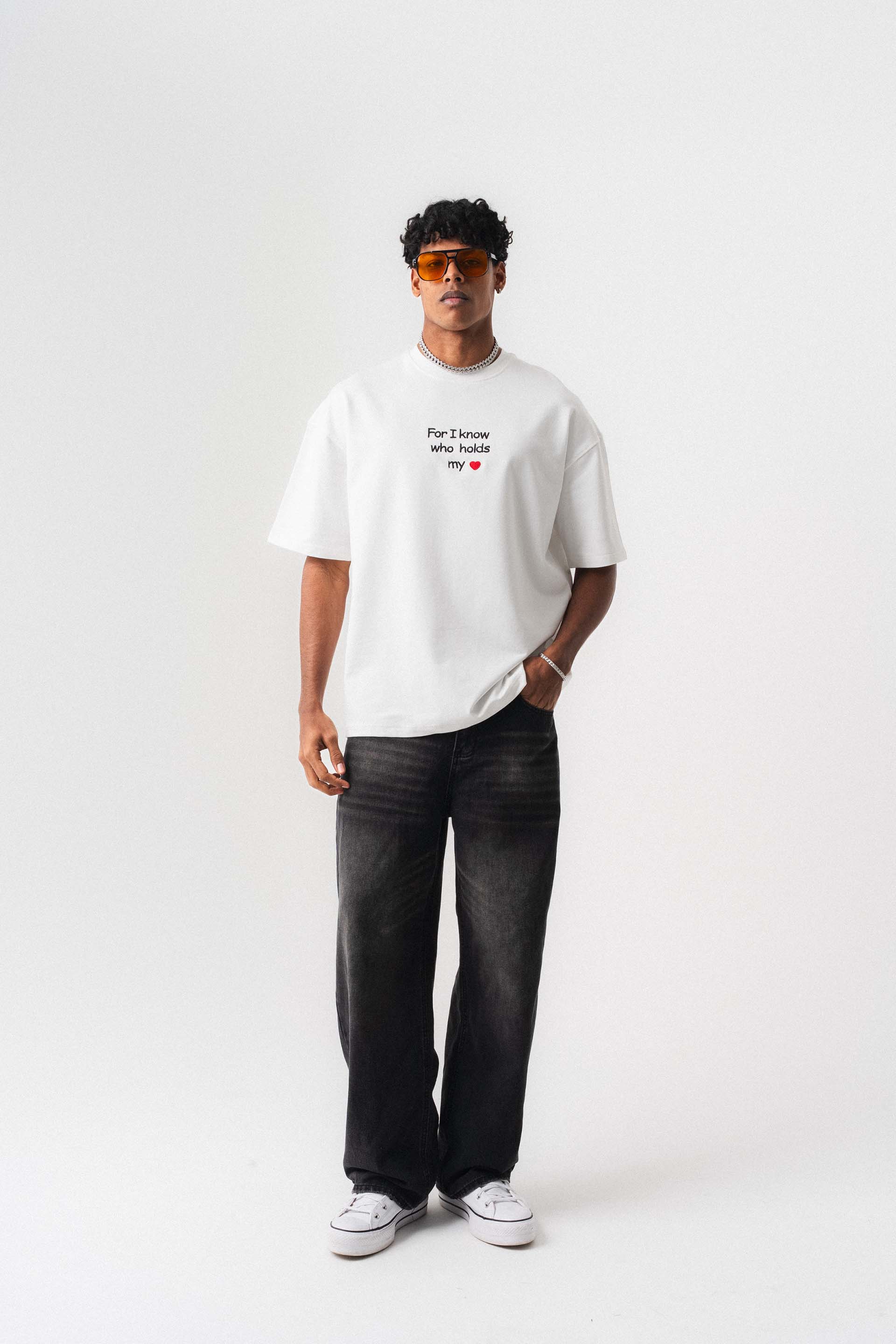 Who Holds My Heart Beyaz Oversize Baskılı T-Shirt