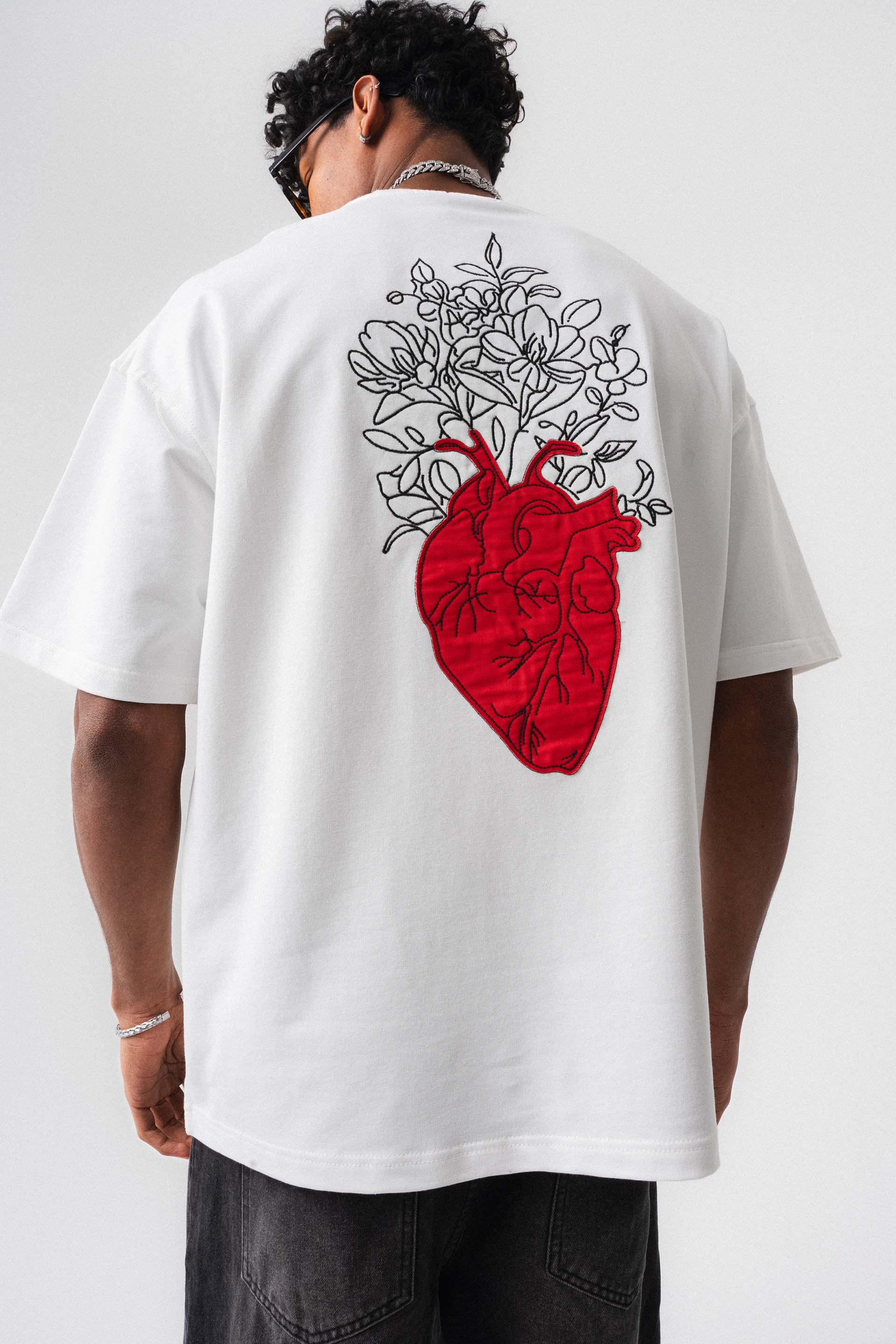 Who Holds My Heart Beyaz Oversize Baskılı T-Shirt
