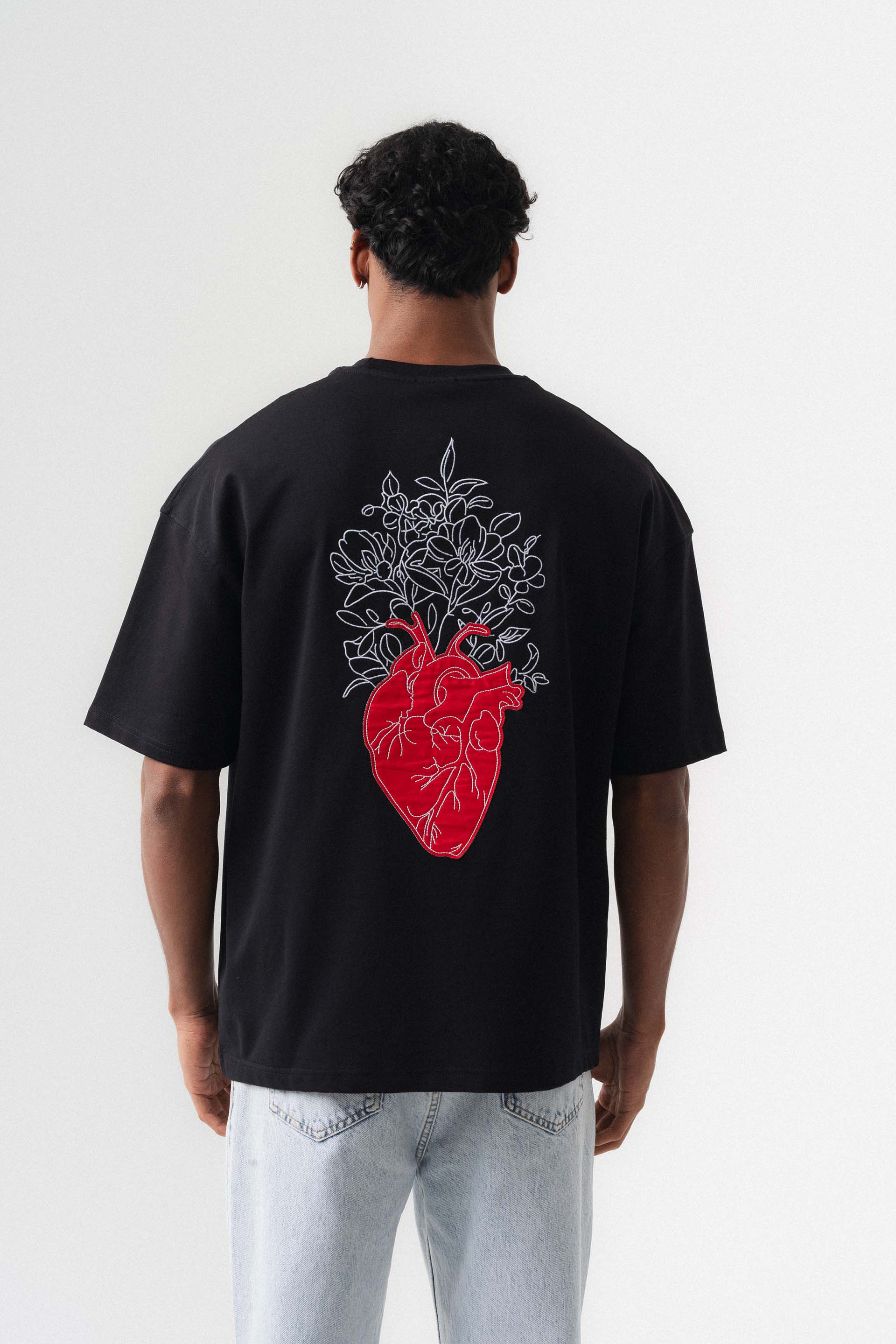 Who Holds My Heart Siyah Oversize Baskılı T-Shirt