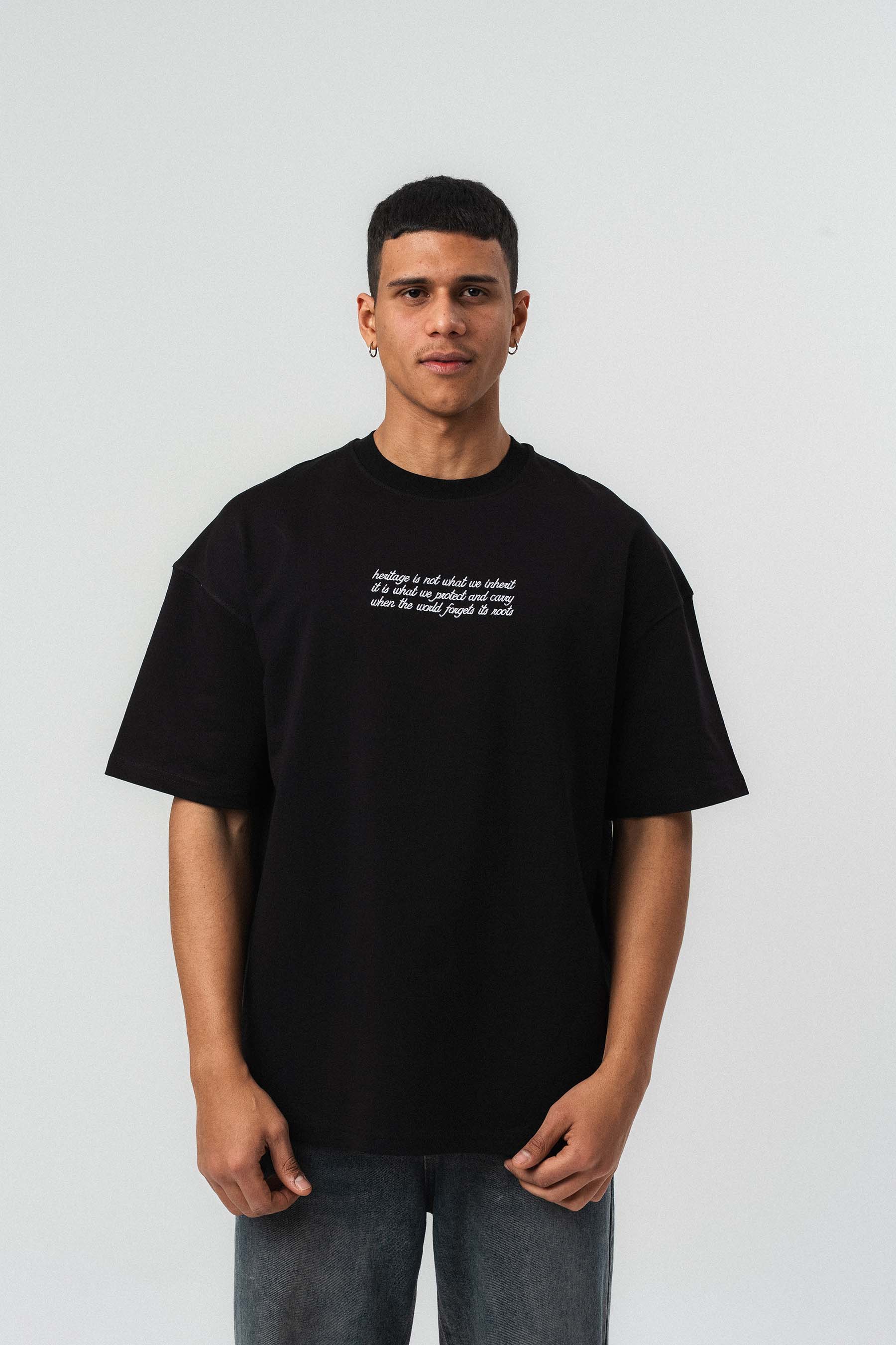 Metin Detaylı Etnik Desen Siyah Oversize Baskılı T-Shirt