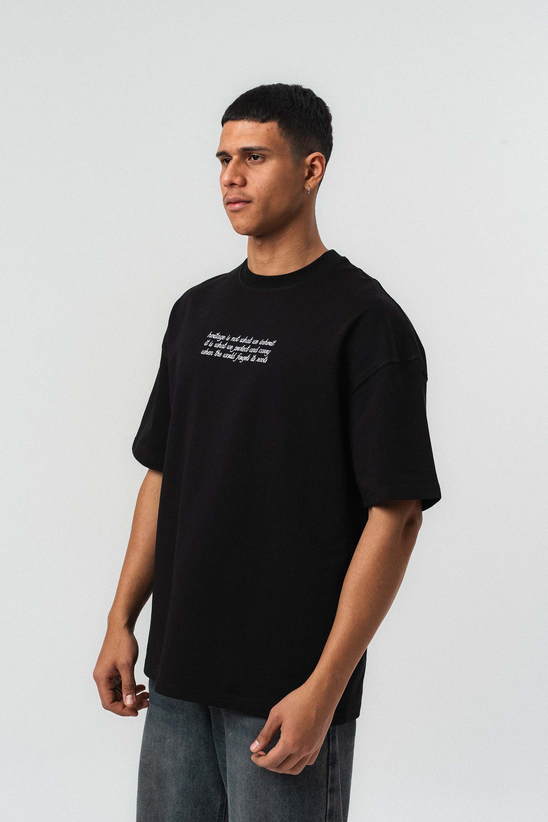 Metin Detaylı Etnik Desen Siyah Oversize Baskılı T-Shirt