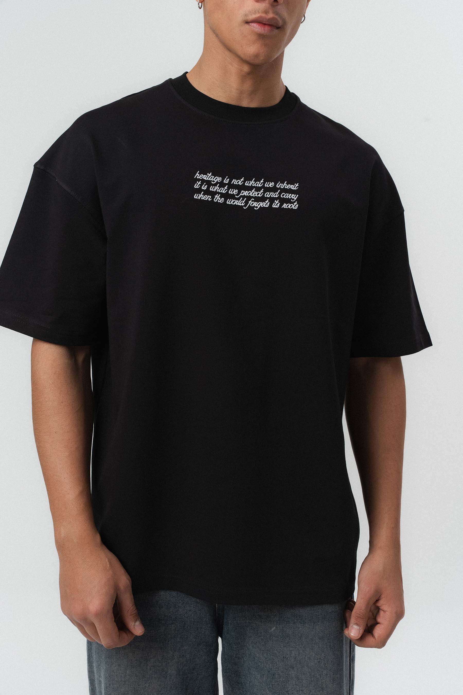 Metin Detaylı Etnik Desen Siyah Oversize Baskılı T-Shirt