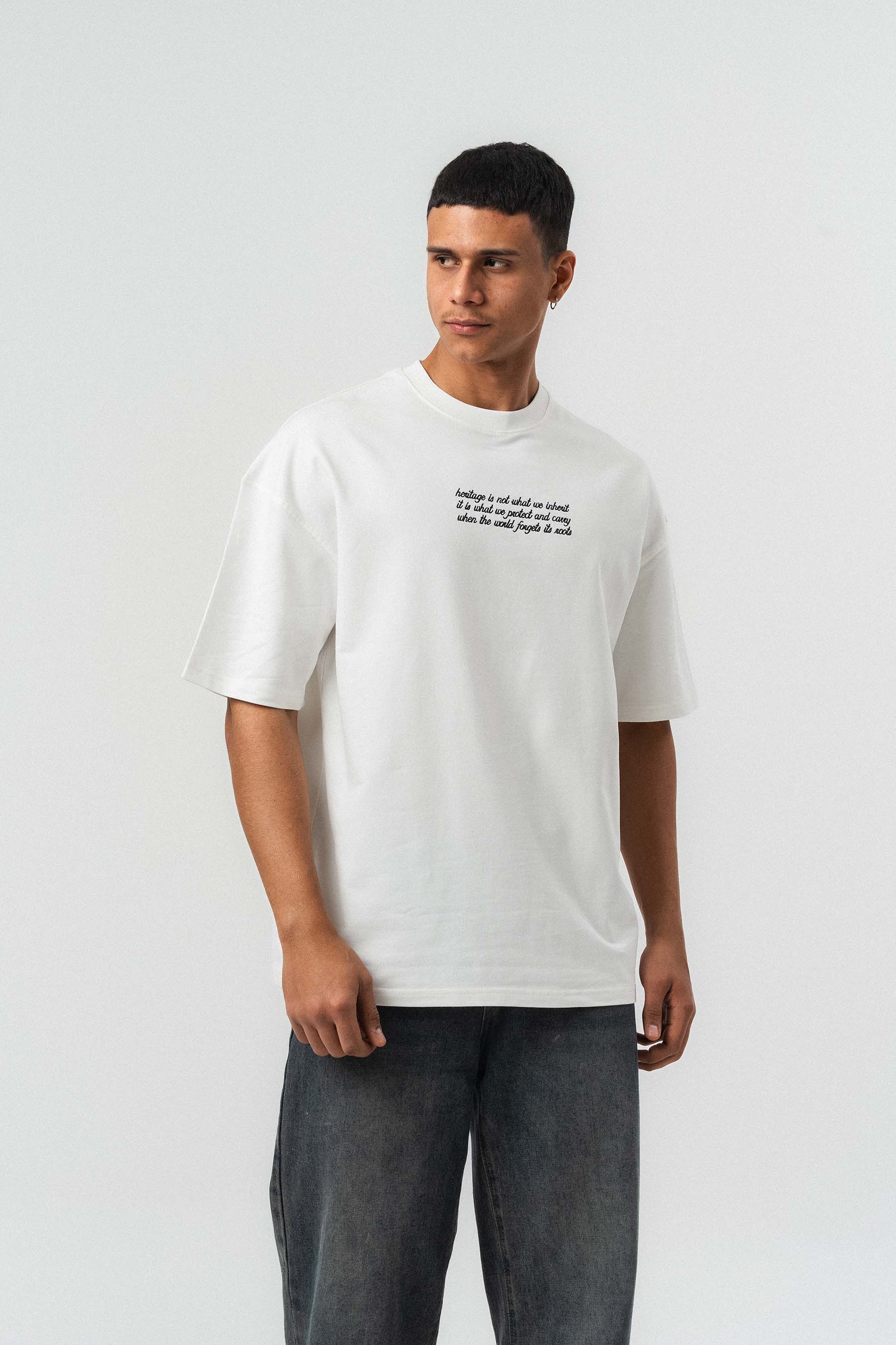 Metin Detaylı Etnik Desen Beyaz Oversize Baskılı T-Shirt
