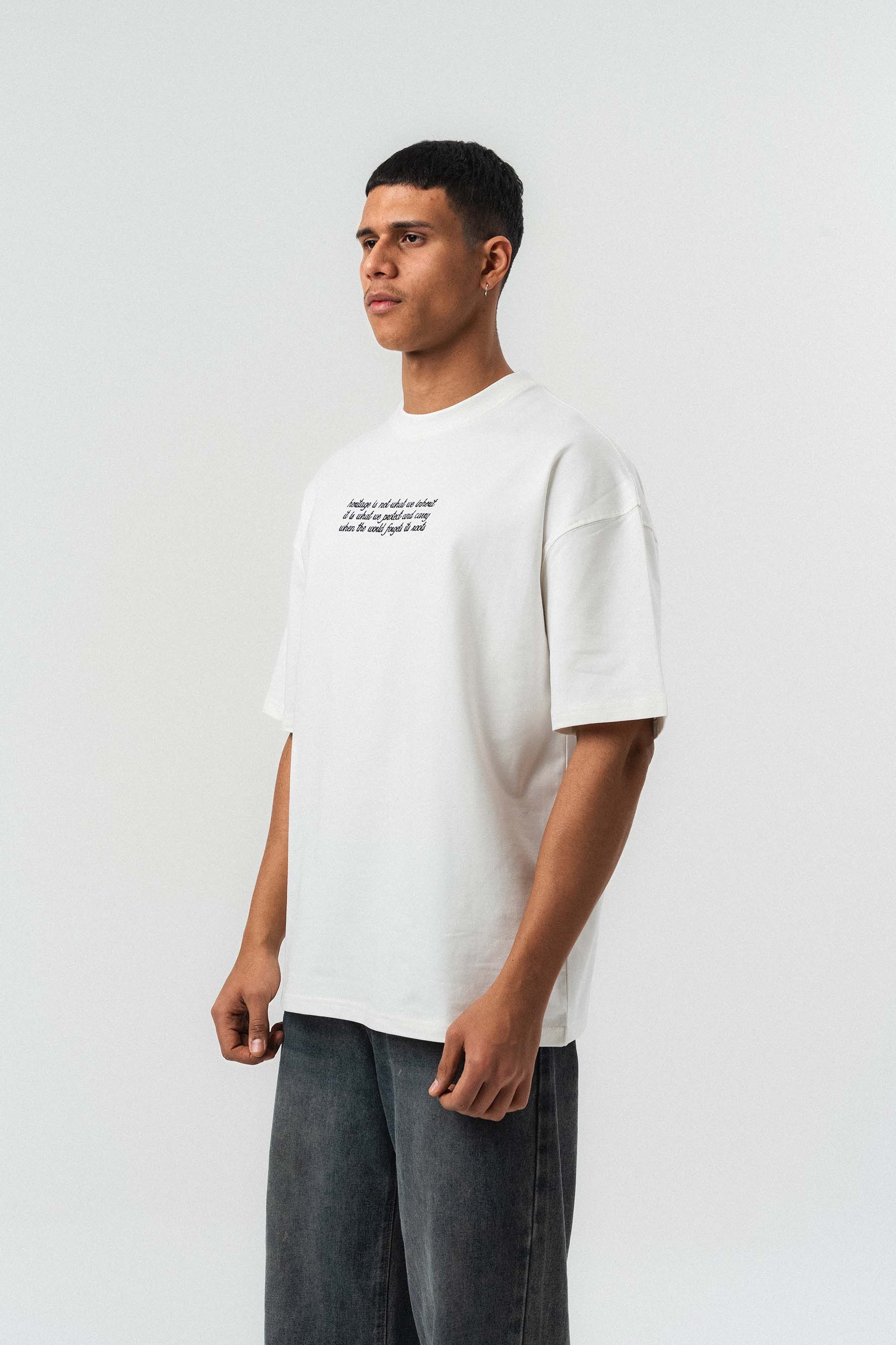 Metin Detaylı Etnik Desen Beyaz Oversize Baskılı T-Shirt