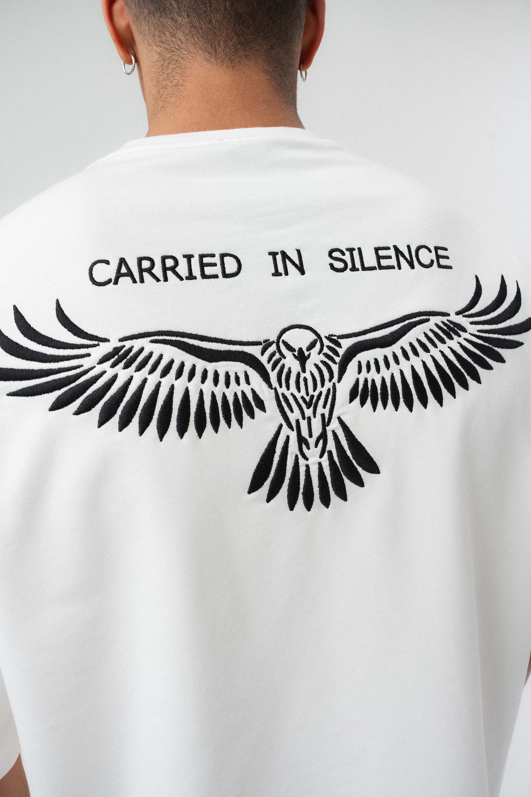 Motifli Nakış Detaylı Beyaz Oversize Baskılı T-Shirt