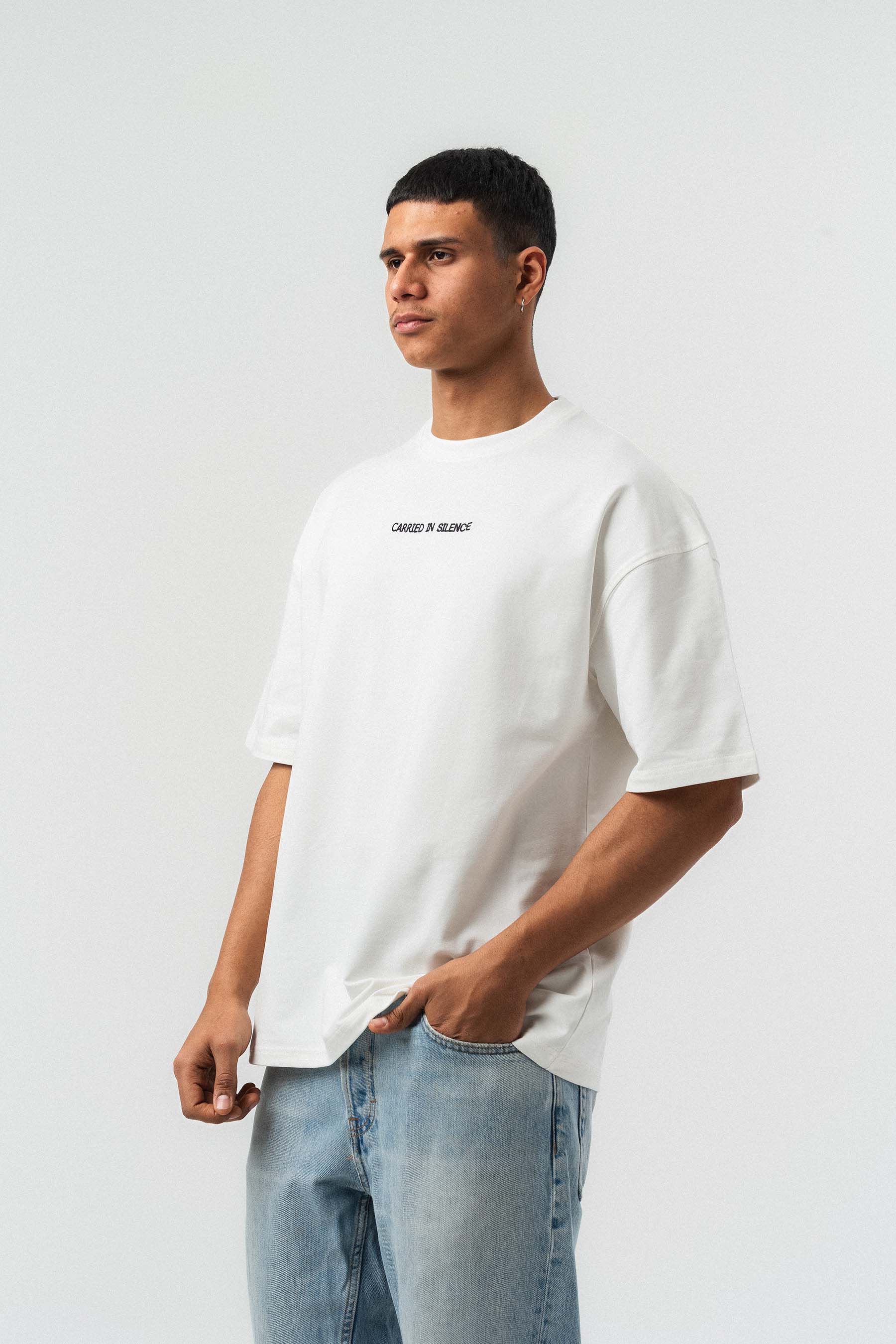 Motifli Nakış Detaylı Beyaz Oversize Baskılı T-Shirt