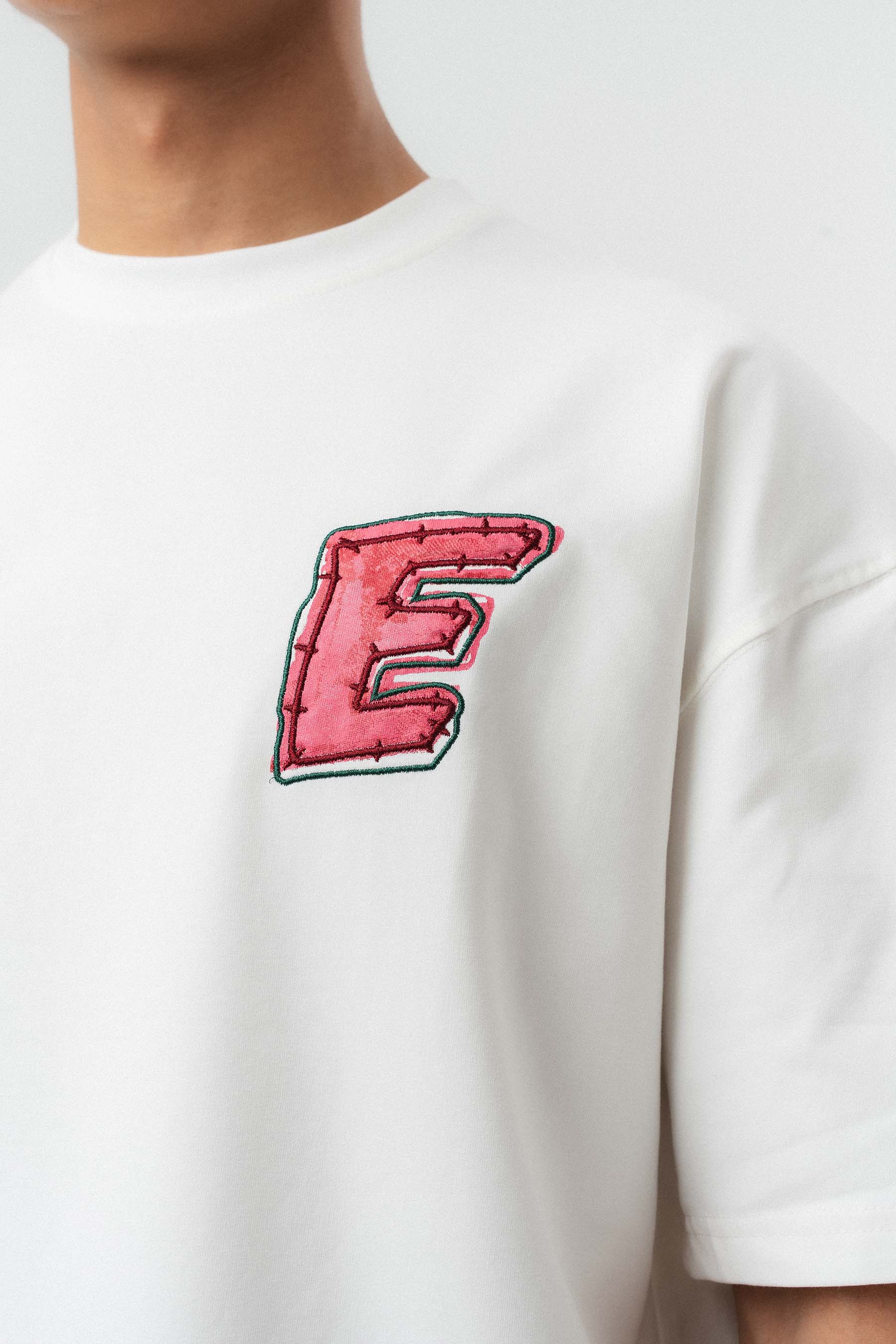 Yes Art ve Nakış Detaylı Beyaz Premium Oversize Baskılı T-Shirt