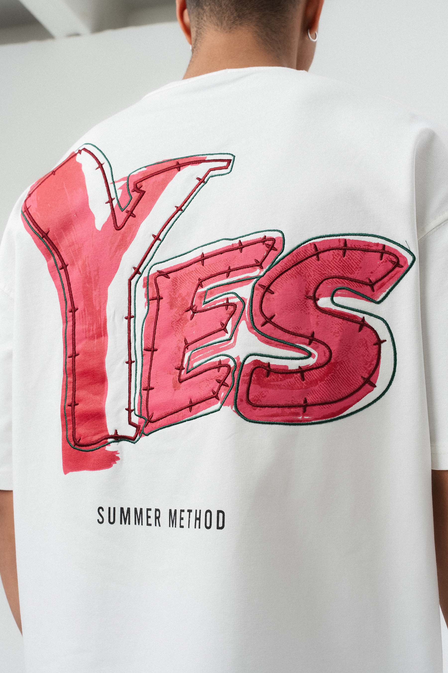 Yes Art ve Nakış Detaylı Beyaz Premium Oversize Baskılı T-Shirt