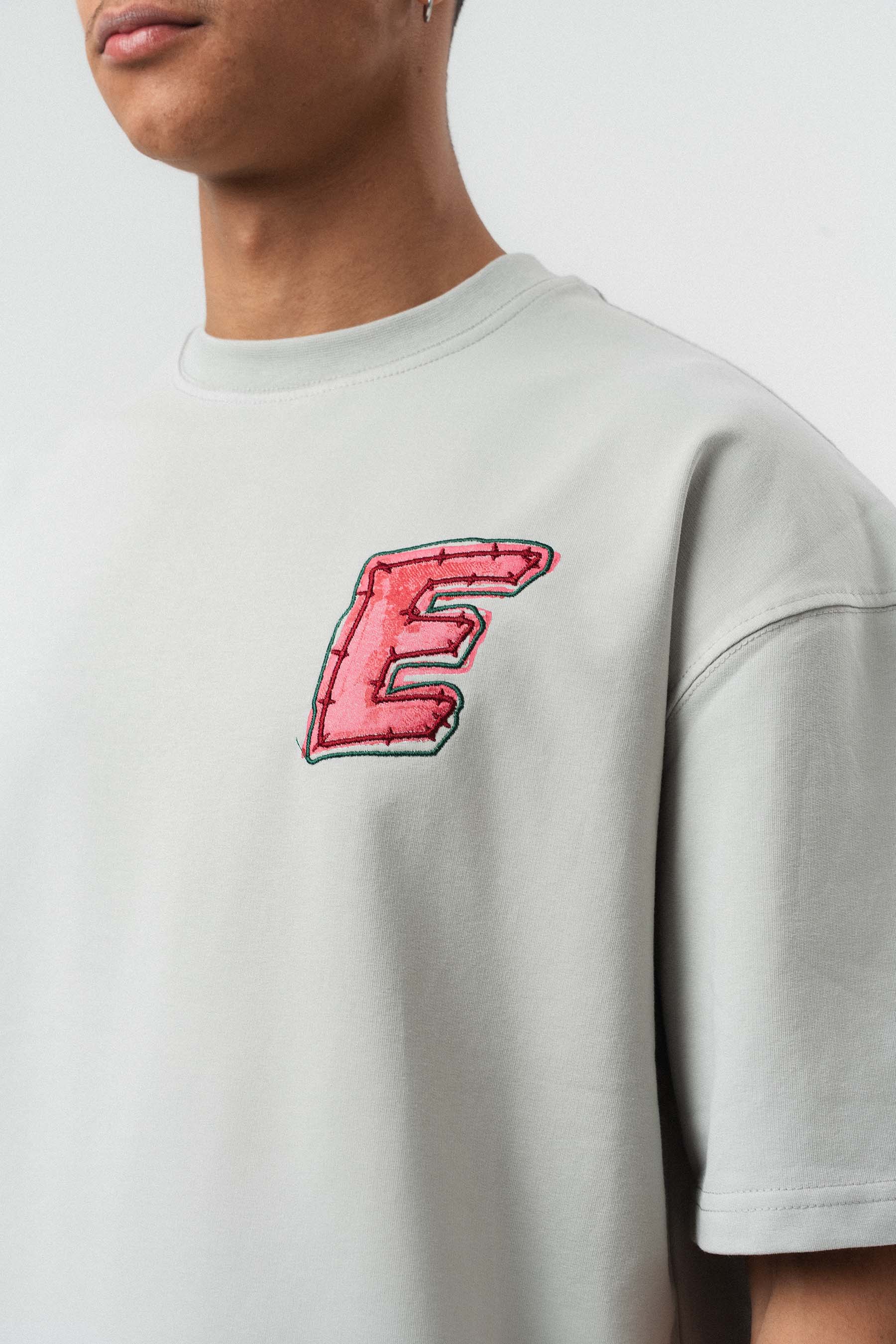Yes Art ve Nakış Detaylı Gri Premium Oversize Baskılı T-Shirt