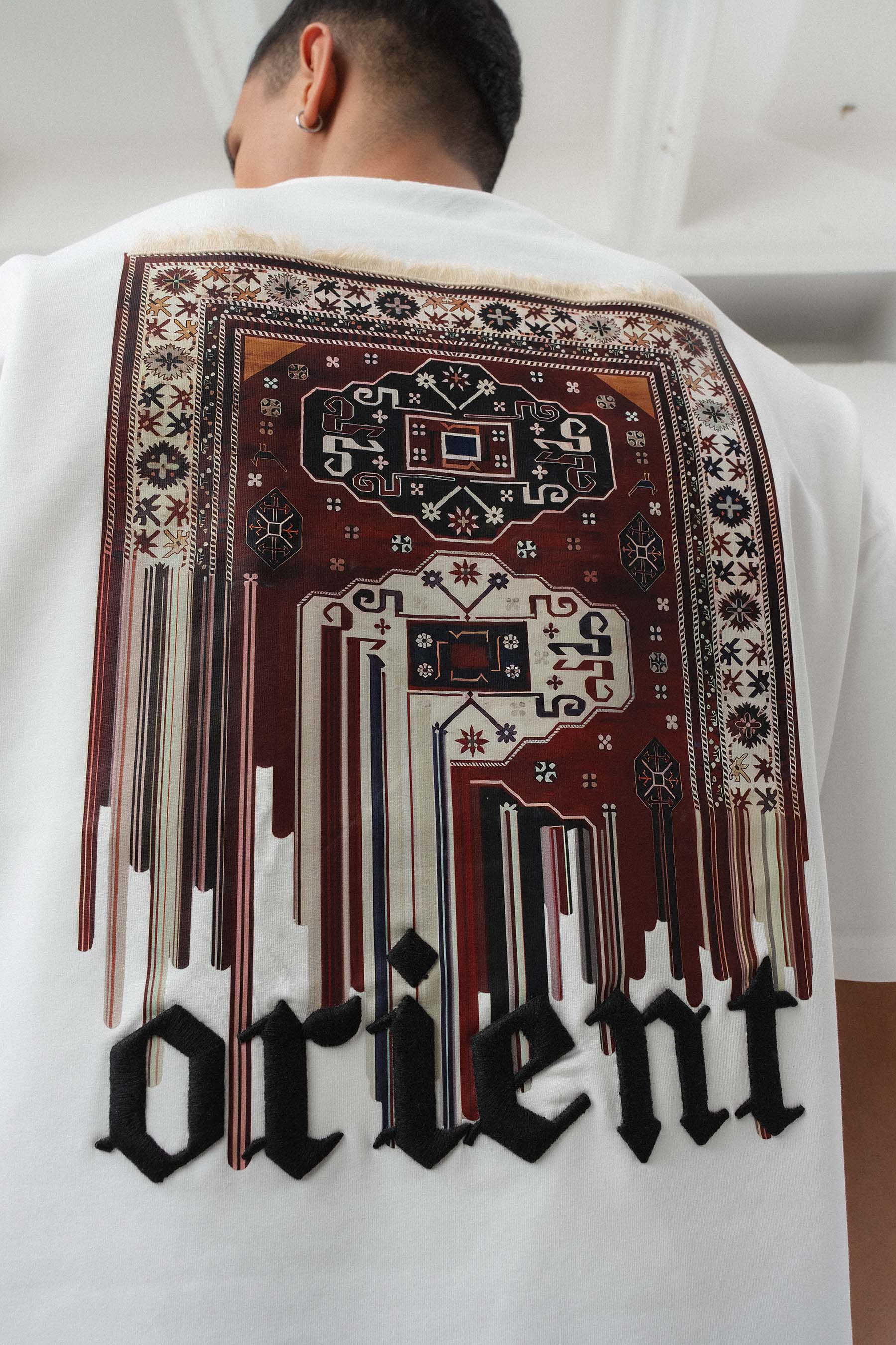 Orient Etnik Desen Nakış Detaylı Gri Oversize Baskılı T-Shirt