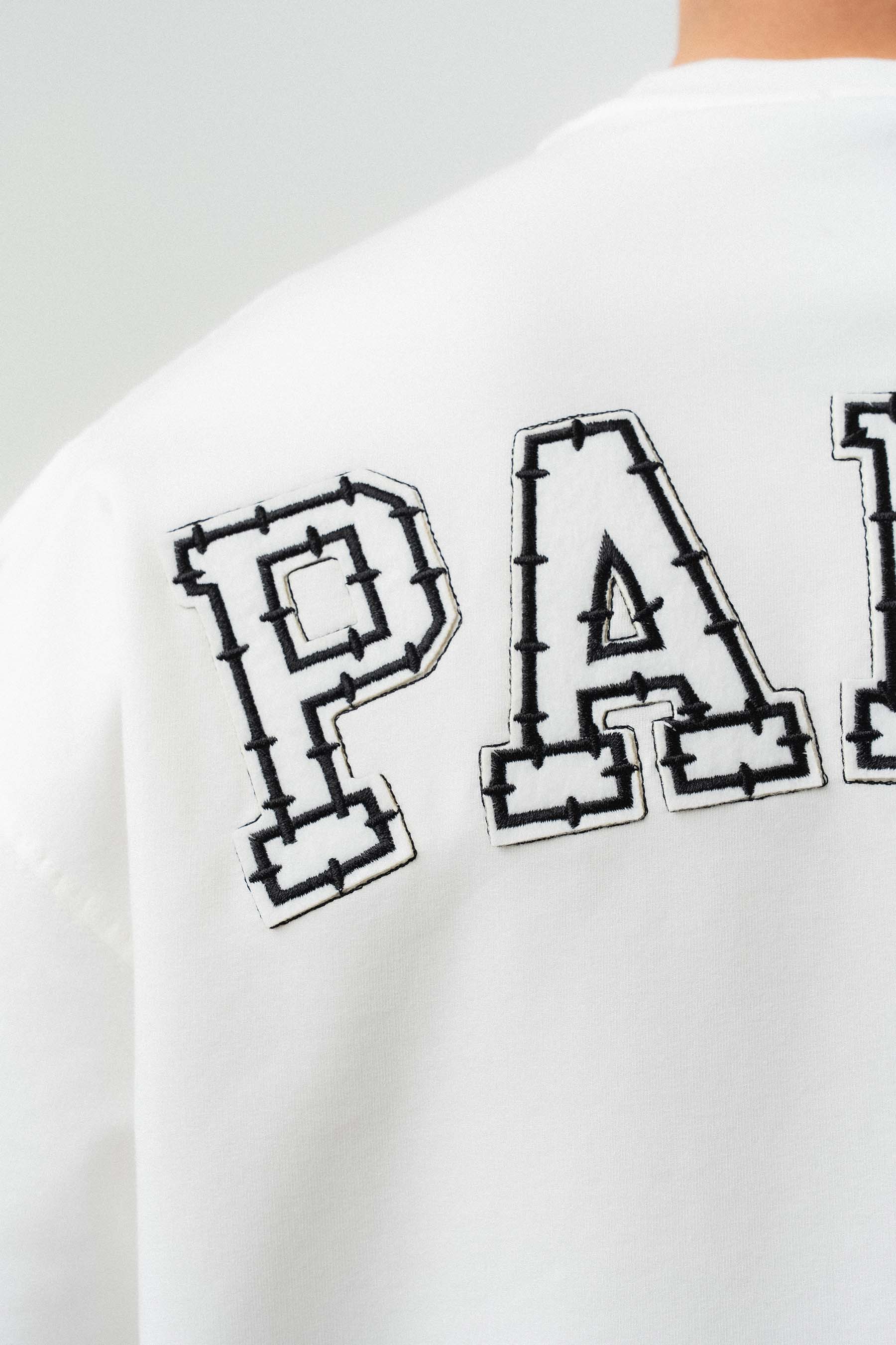 Paris Nakış Detaylı Beyaz Oversize Baskılı T-Shirt