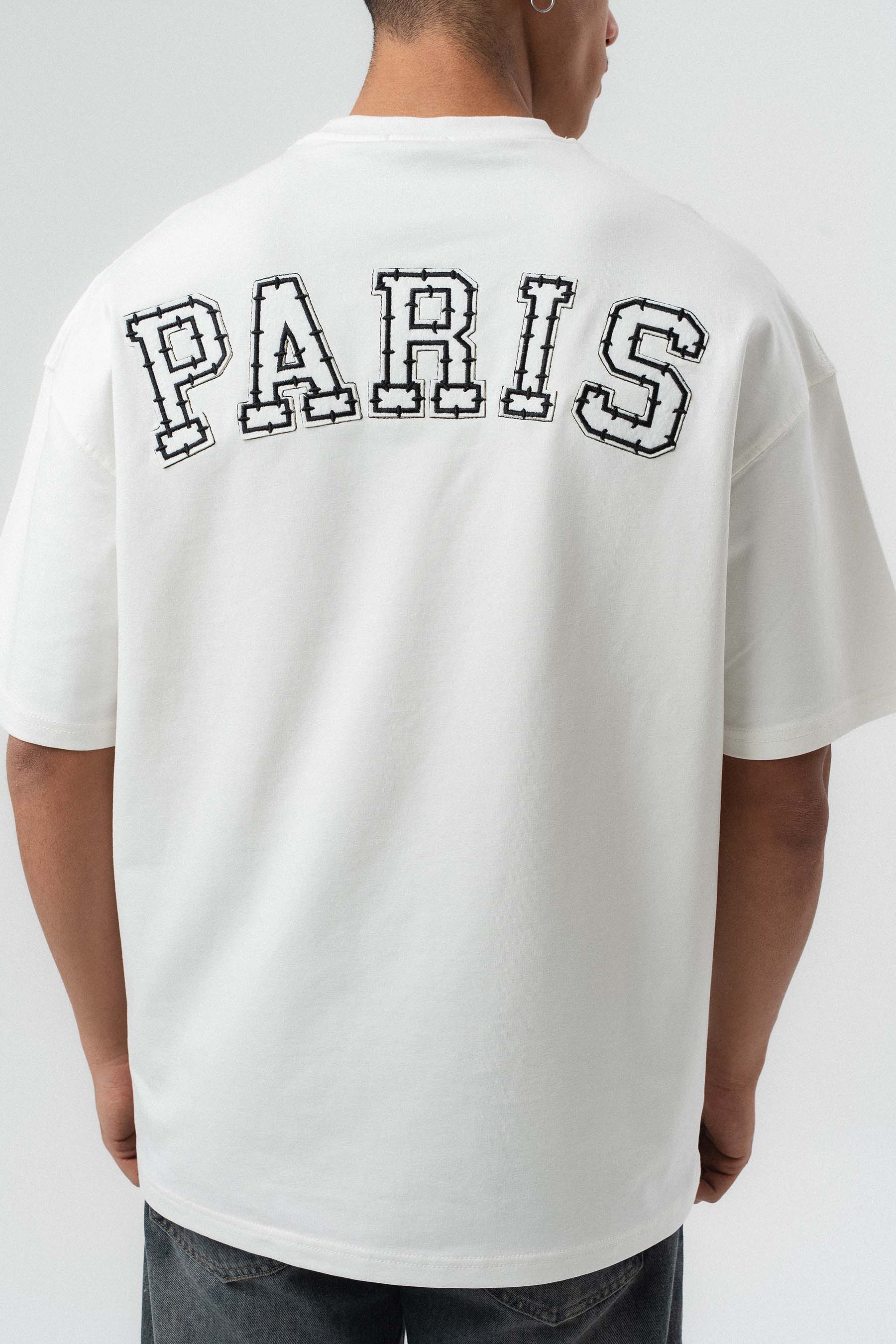 Paris Nakış Detaylı Beyaz Oversize Baskılı T-Shirt