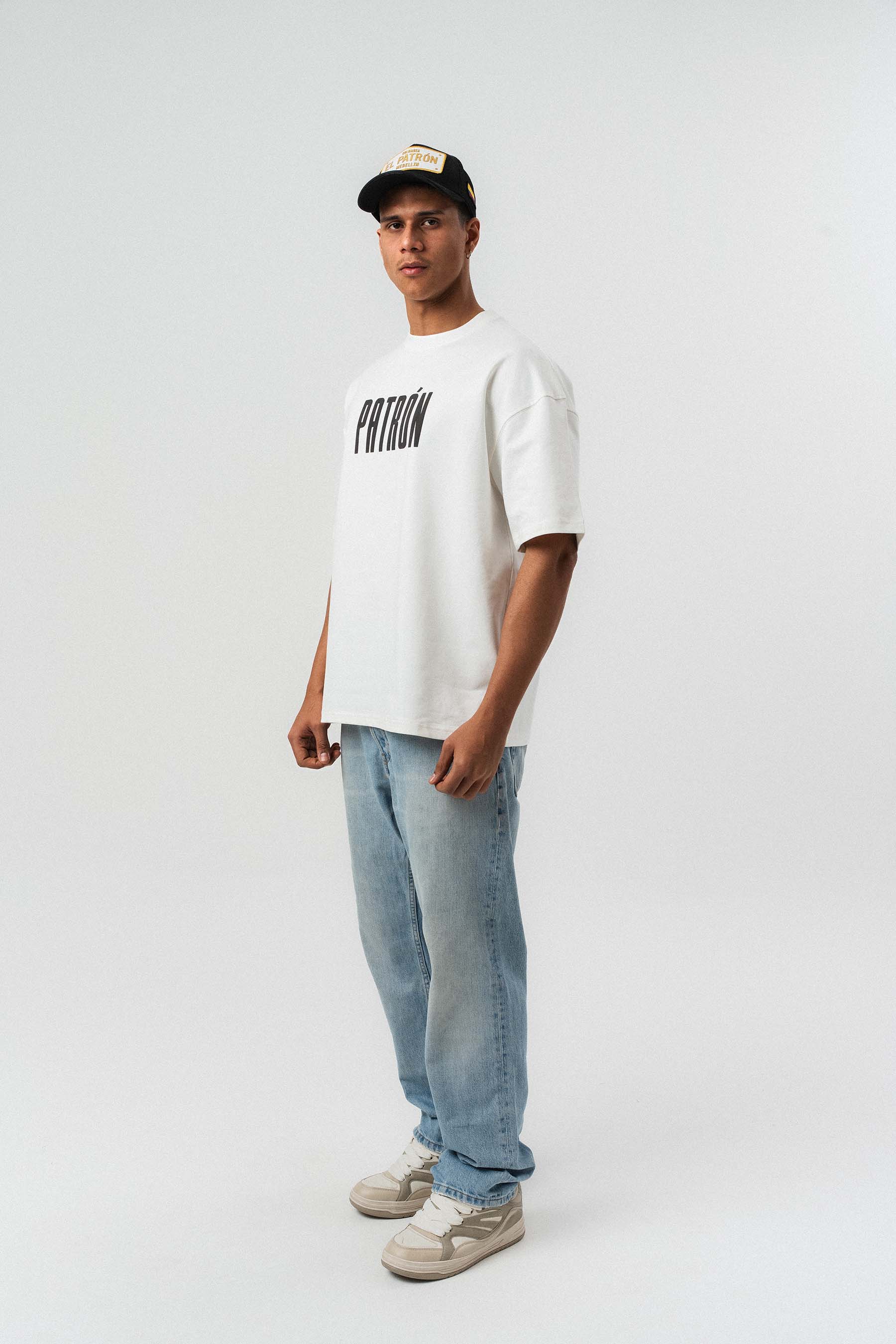 Patron Kabartmalı Beyaz Oversize Baskılı T-Shirt